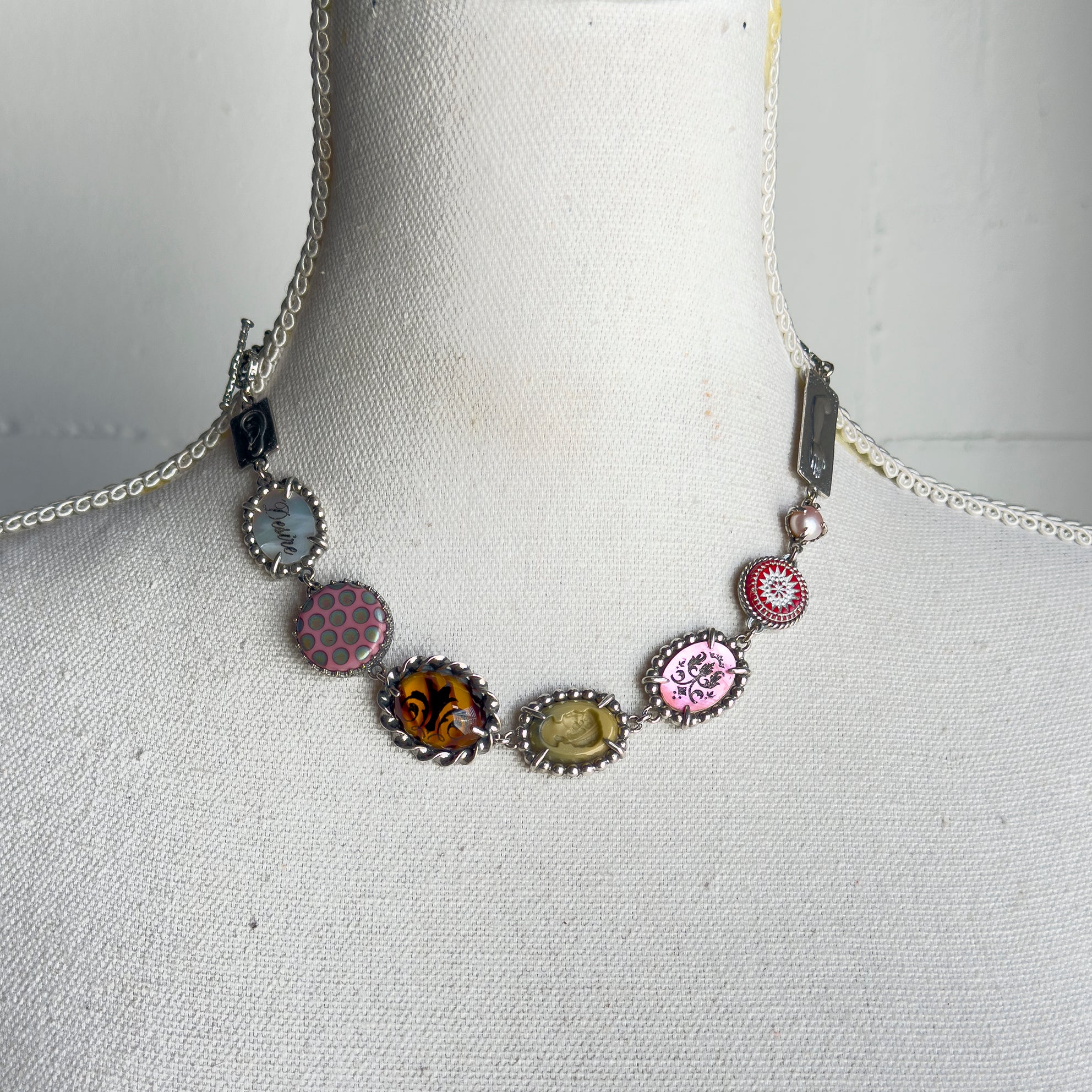 NK 25e04 Desire Collar Necklace