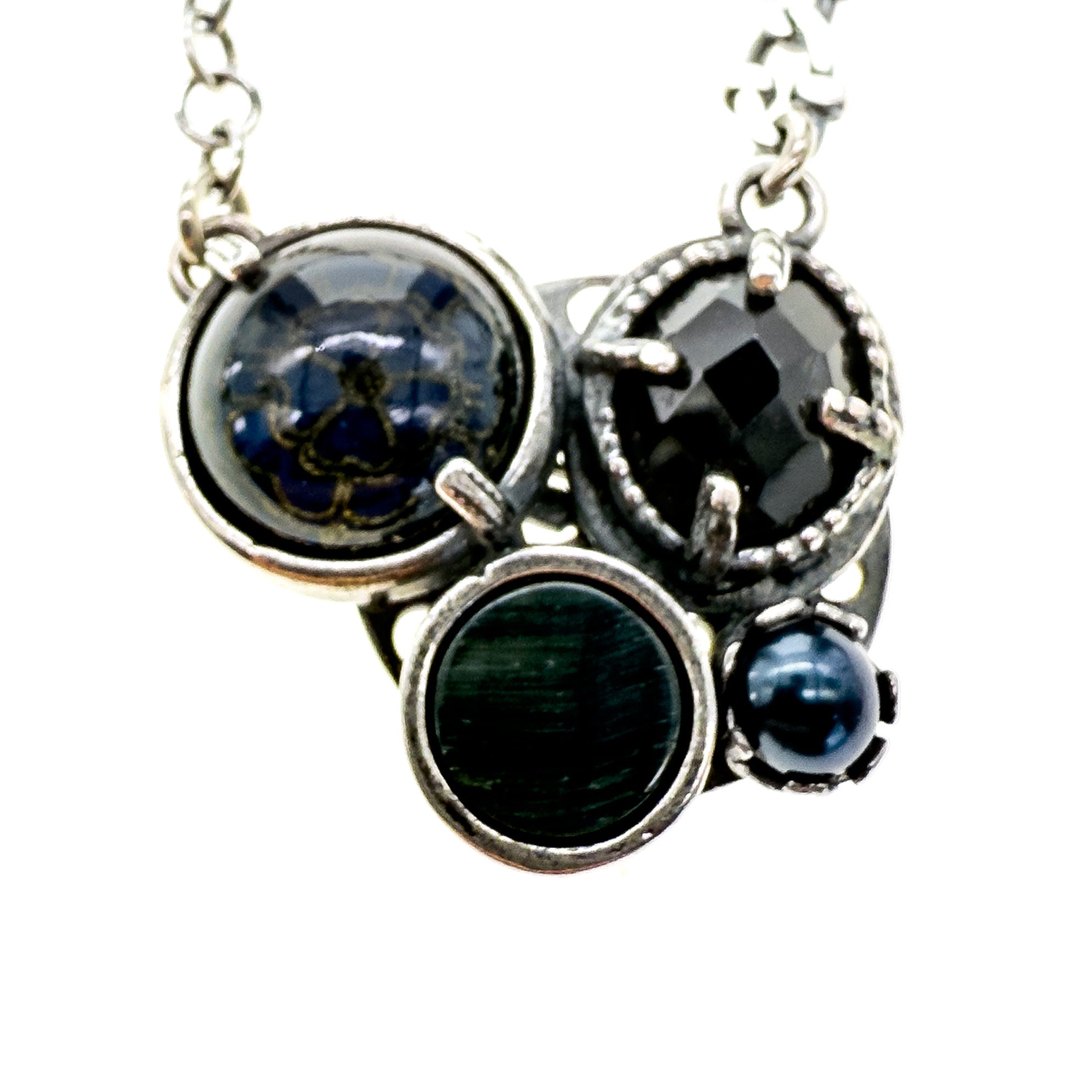 NK 25e06 Dark Cluster Necklace