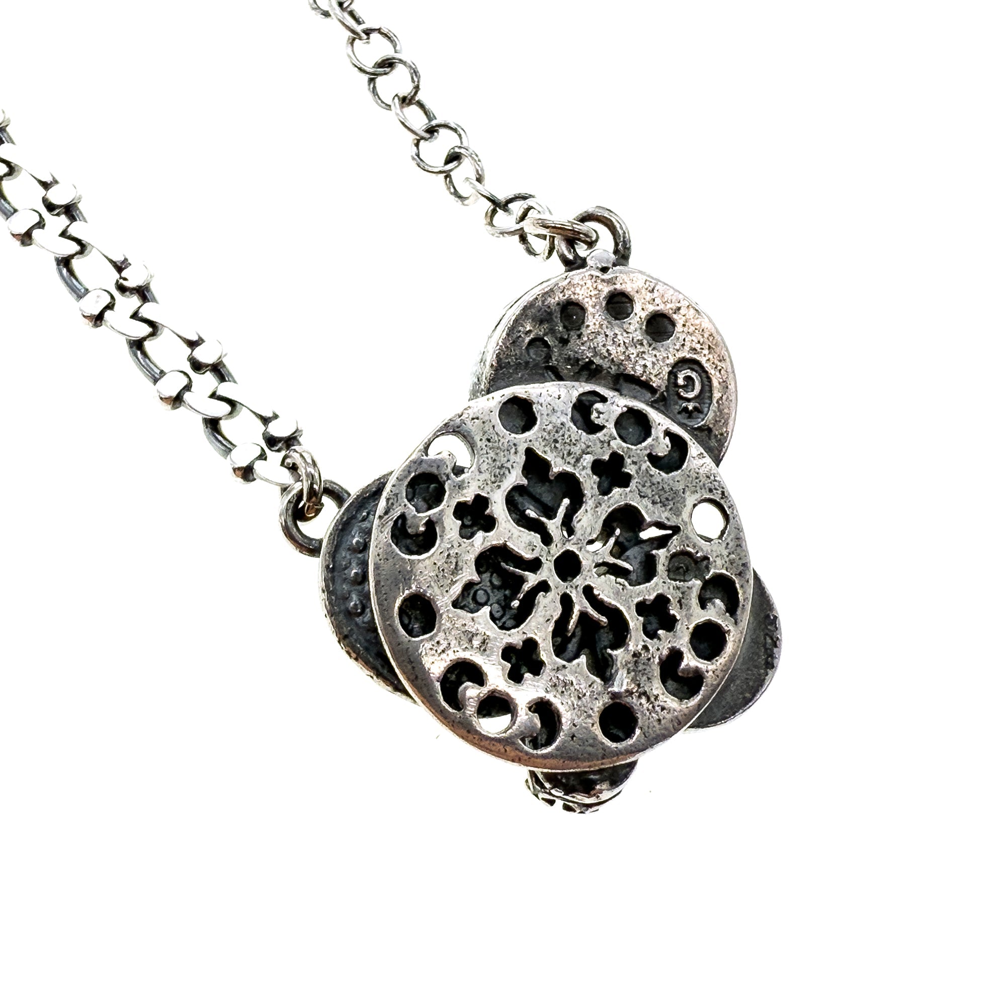 NK 25e06 Dark Cluster Necklace