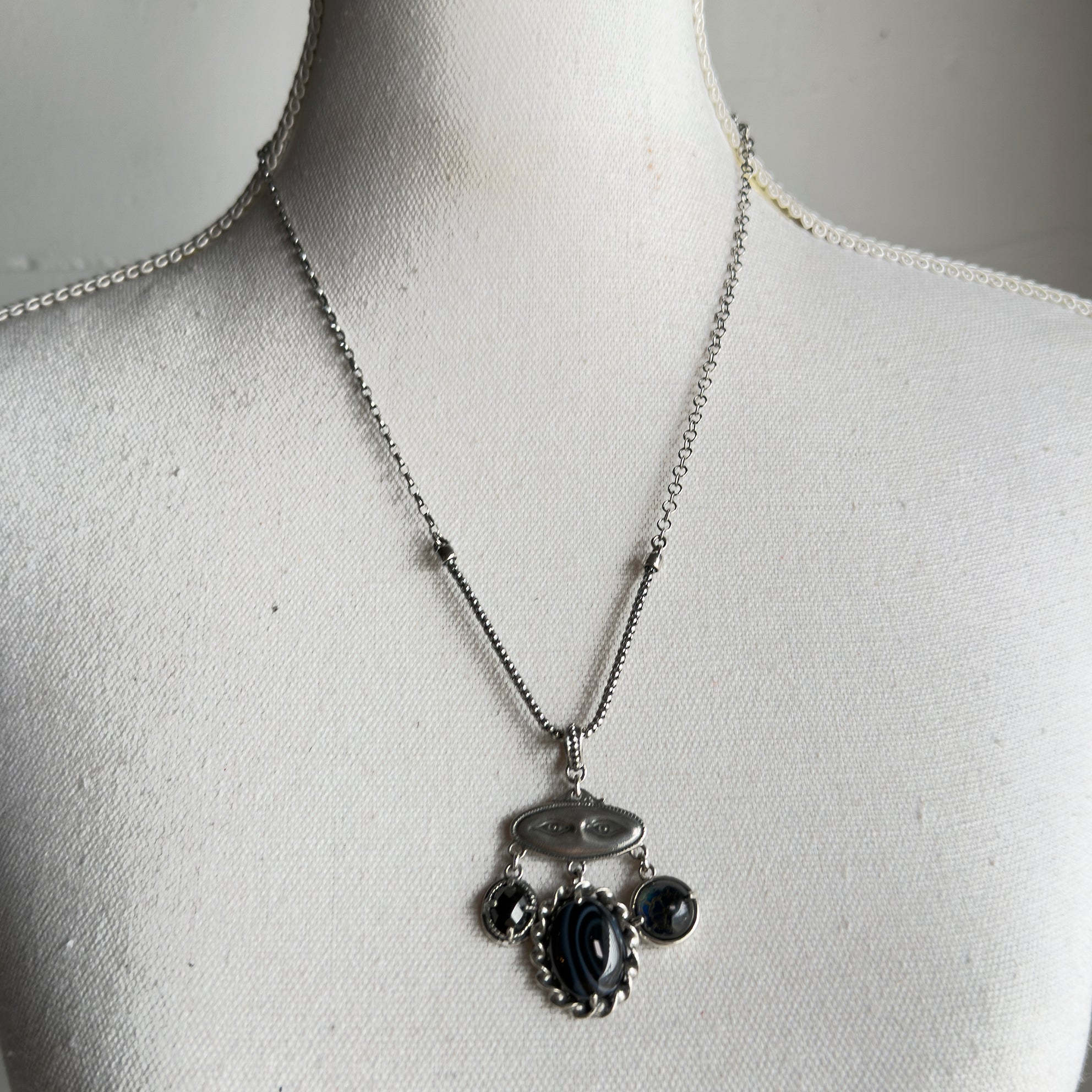 NK 25e09 Dark Chandelier Necklace
