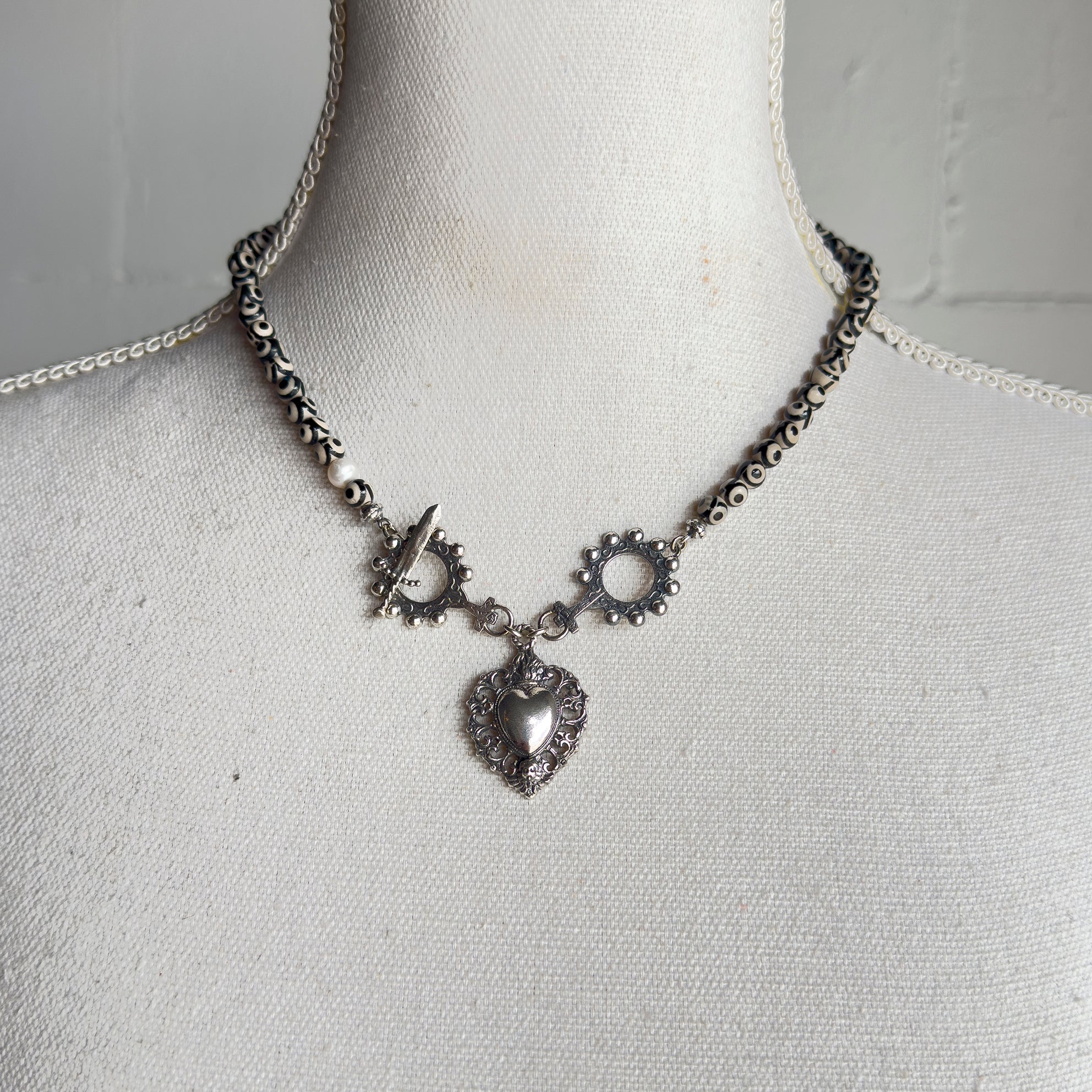 NK 25e10 Sacred Heart Beaded  Necklace