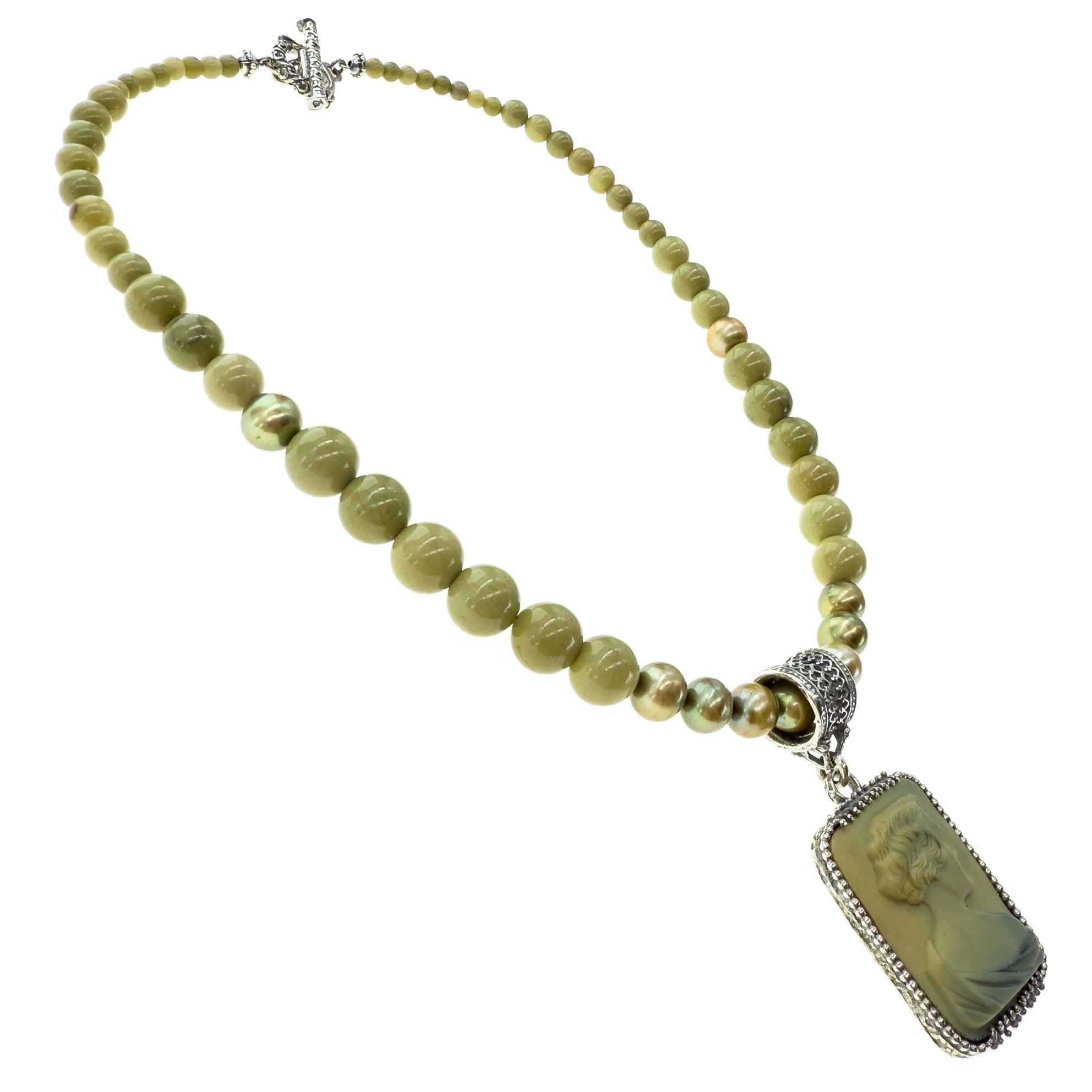 NK 25e11 Vintage Cameo Matcha Beaded Pendant Necklace