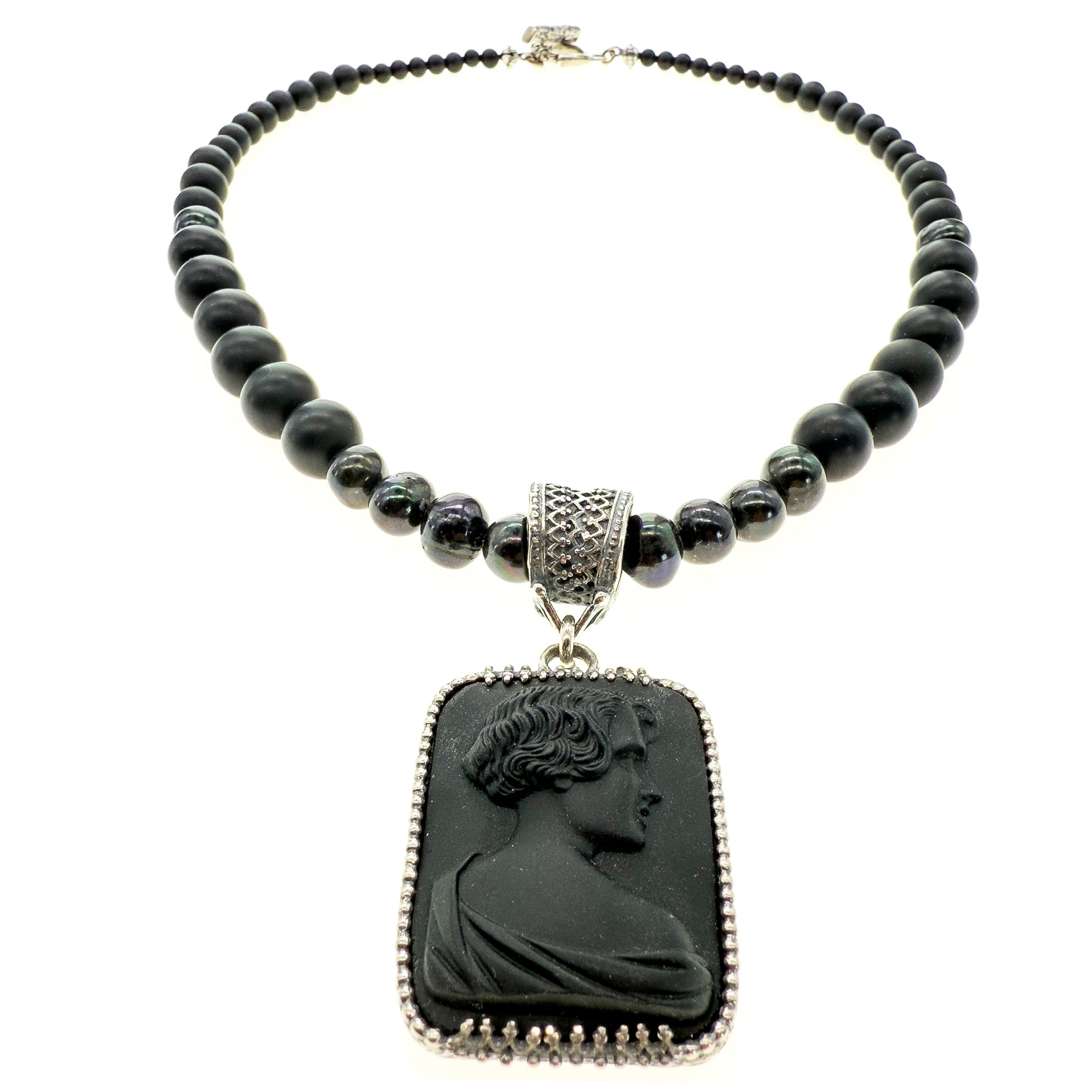 NK 25e12 Black Vintage Cameo Beaded Pendant Necklace