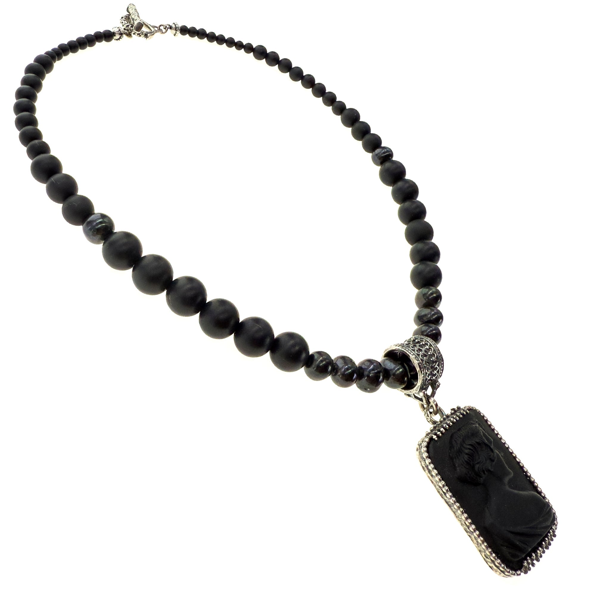 NK 25e12 Black Vintage Cameo Beaded Pendant Necklace