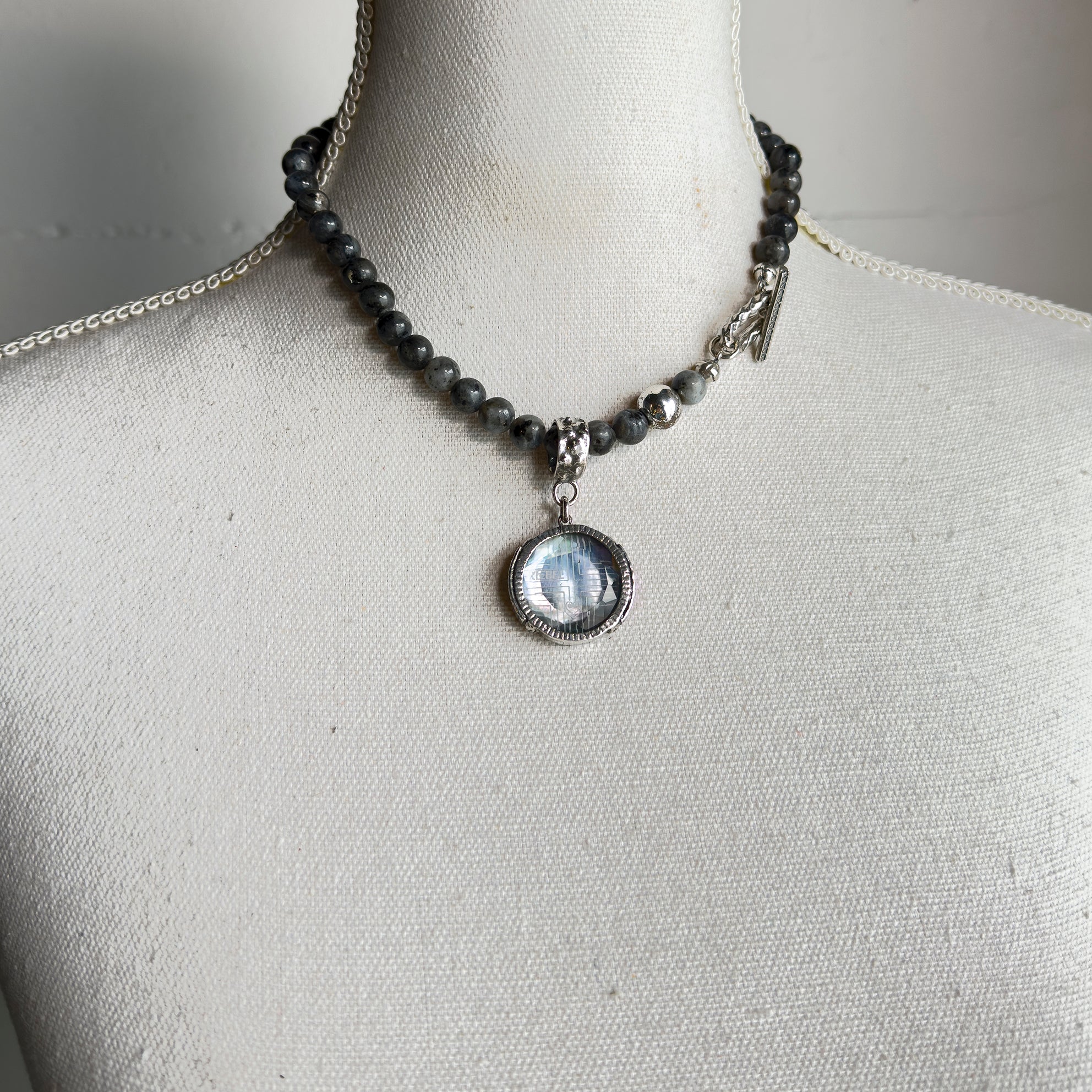 NK 25f01B Rebel Rebel Dark beaded necklace