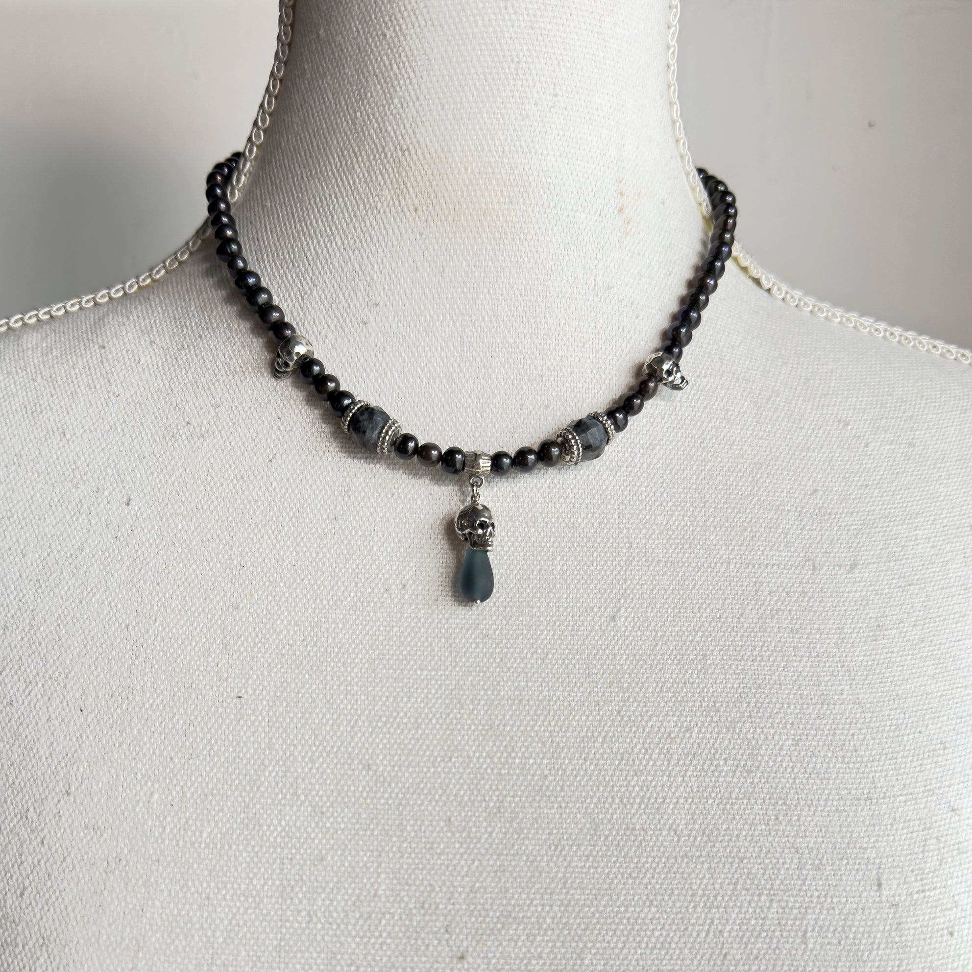 NK 25f03 Skull & Beaded Necklace