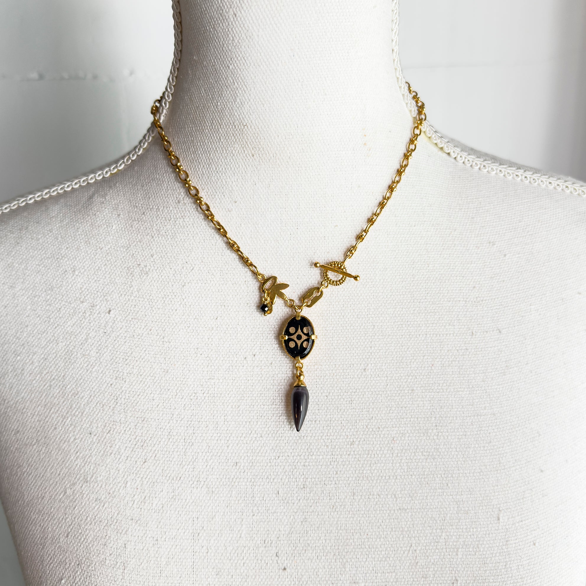 NK 25g30B black Intaglio Pendant Textured Link Necklace