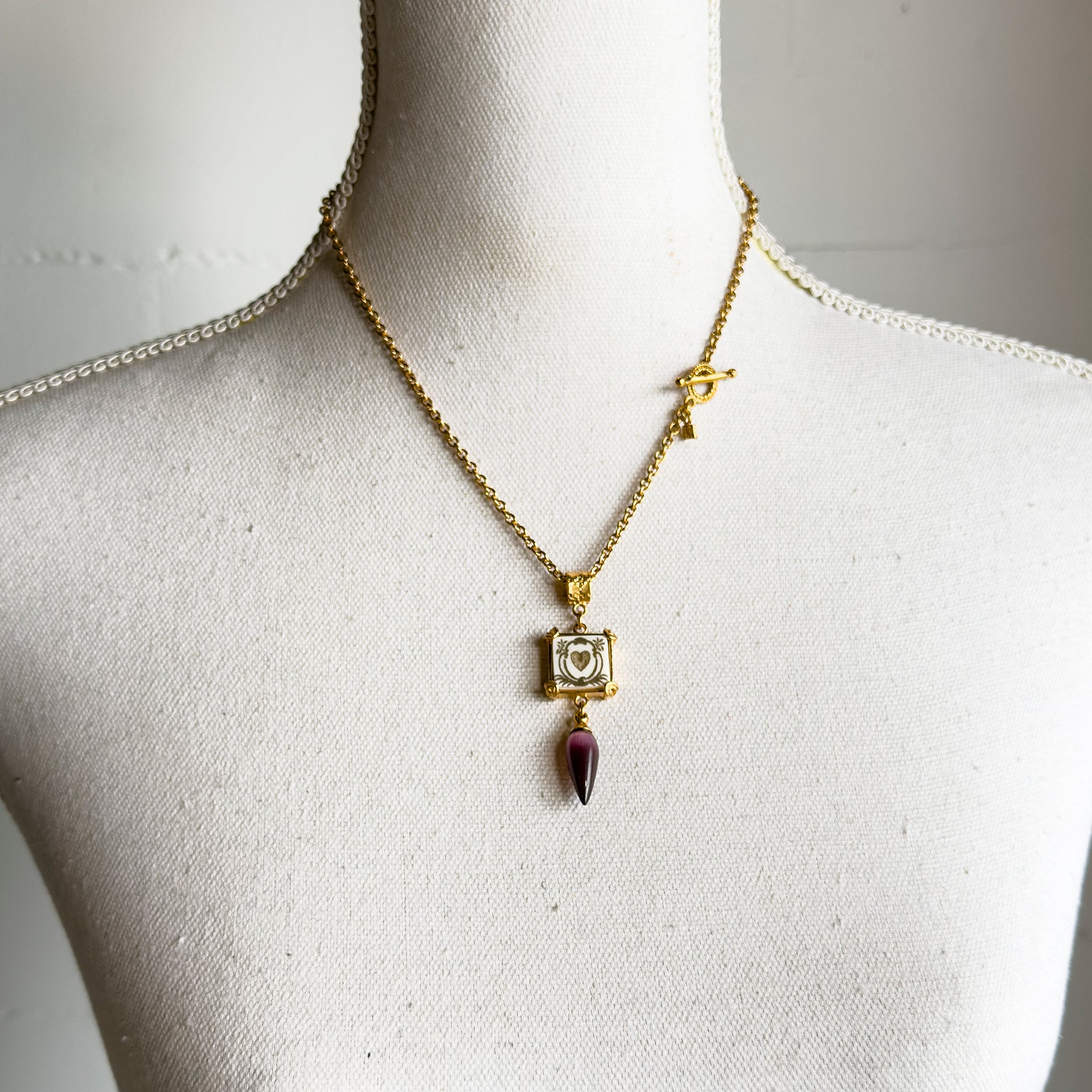 NK 25g32 Square Engraved Bone Heart Necklace