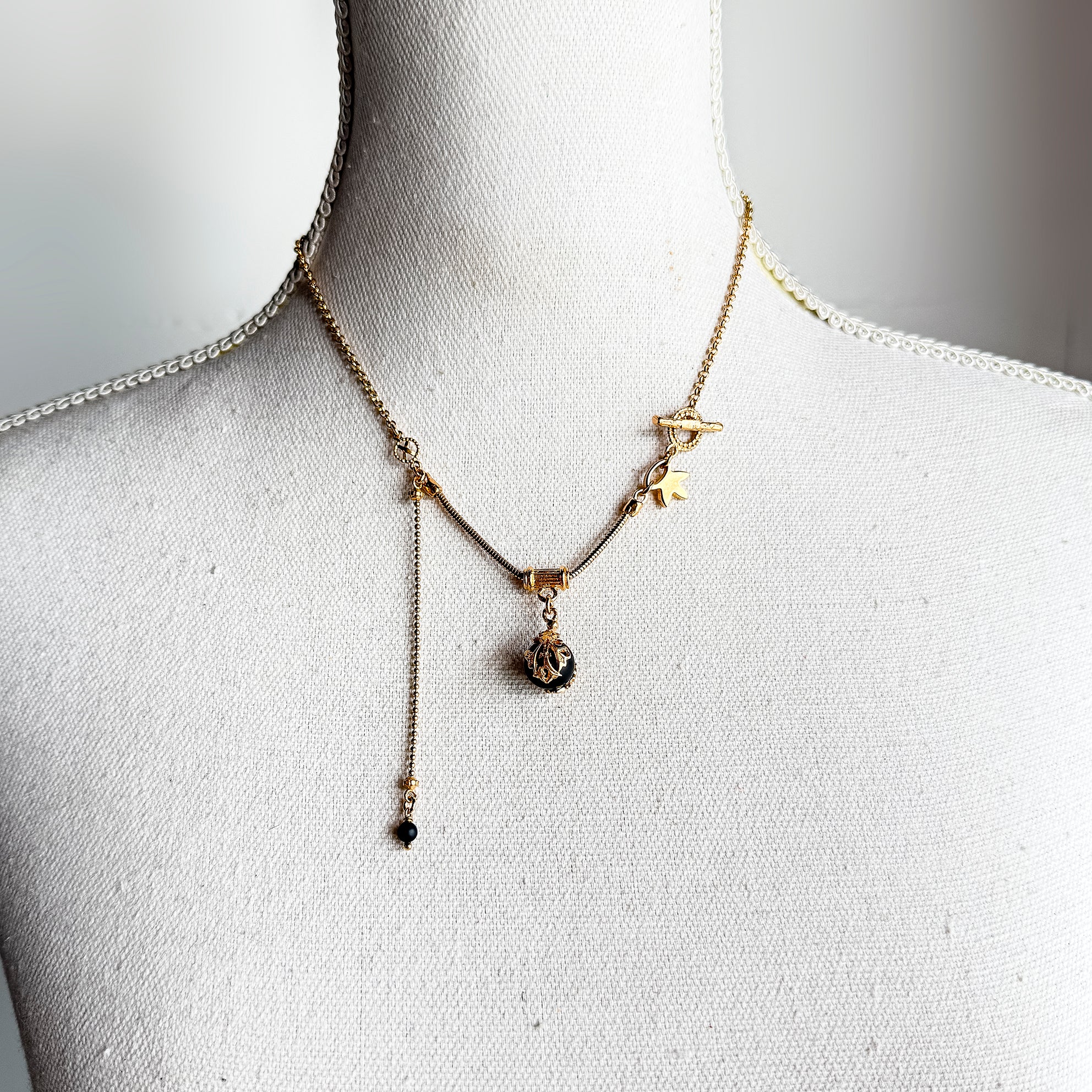 NK 25g35B black orb charm necklace