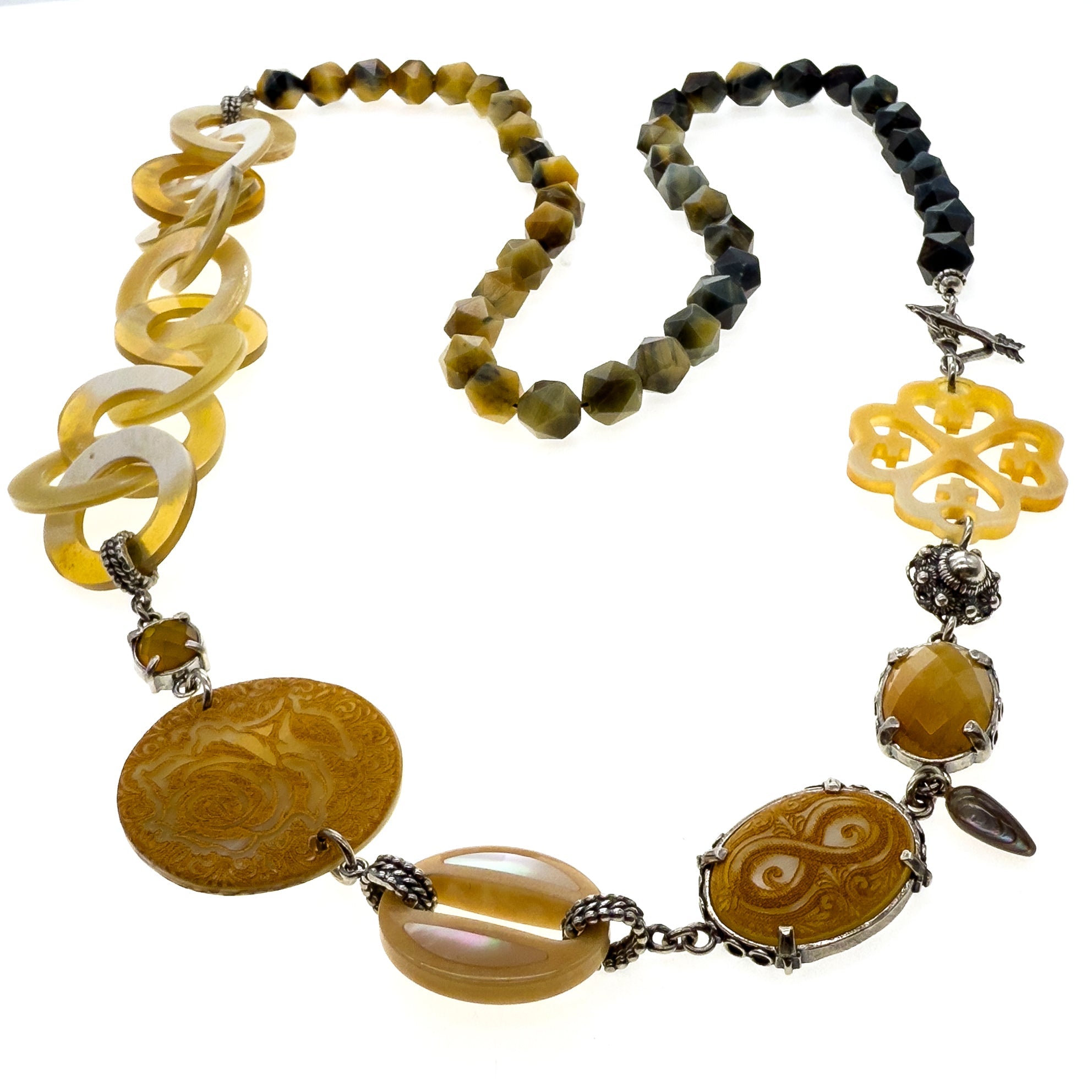NK 25h01A Beige Symphony of Love necklace