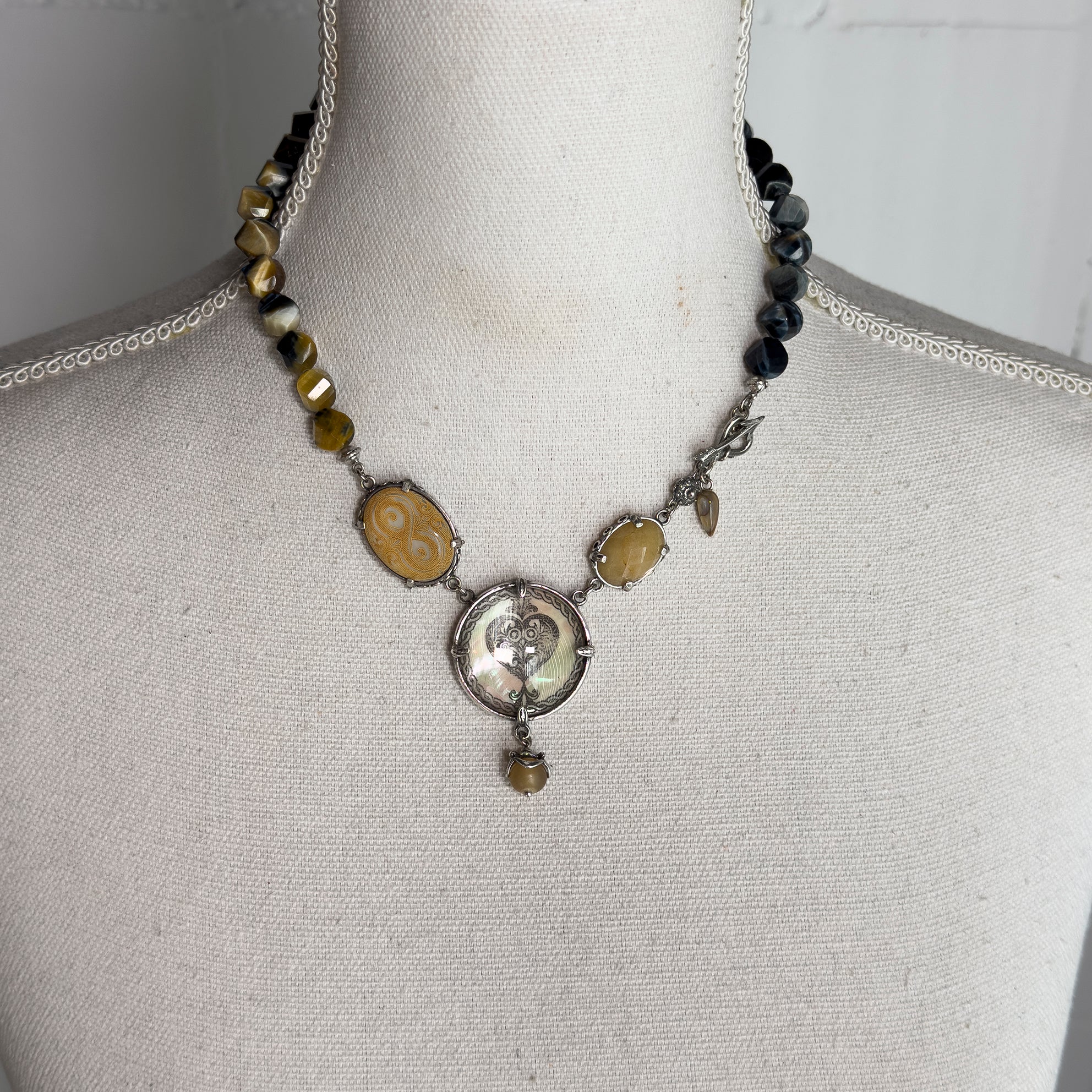 NK 25h02A Heart of Gold necklace