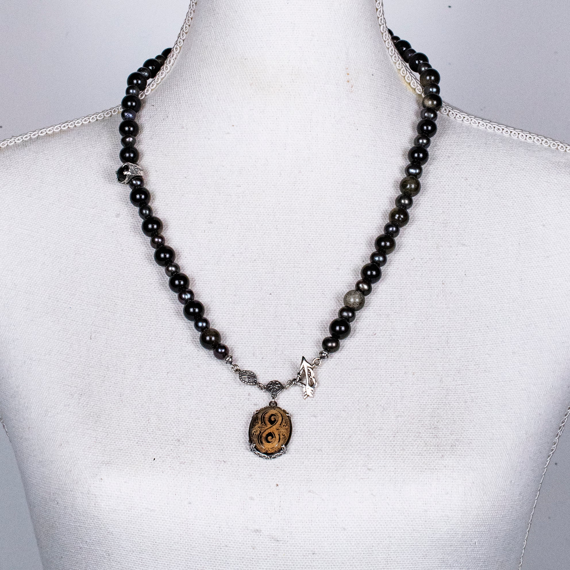 NK 25h03B Eternal midnight necklace