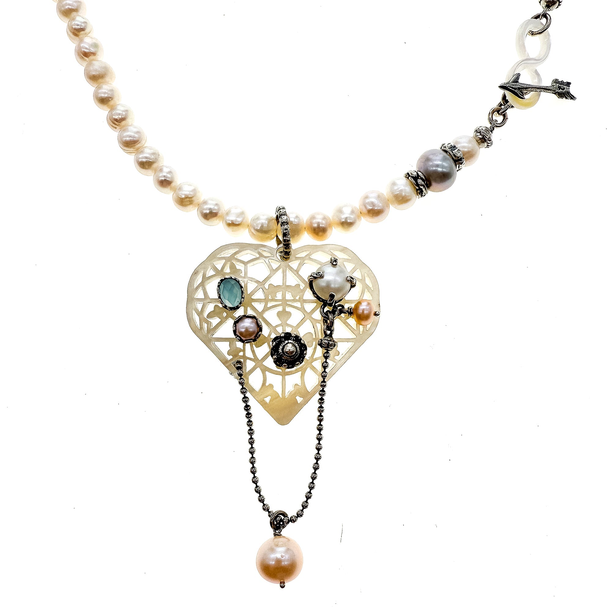 NK 25h04A white Whispering Heart necklace