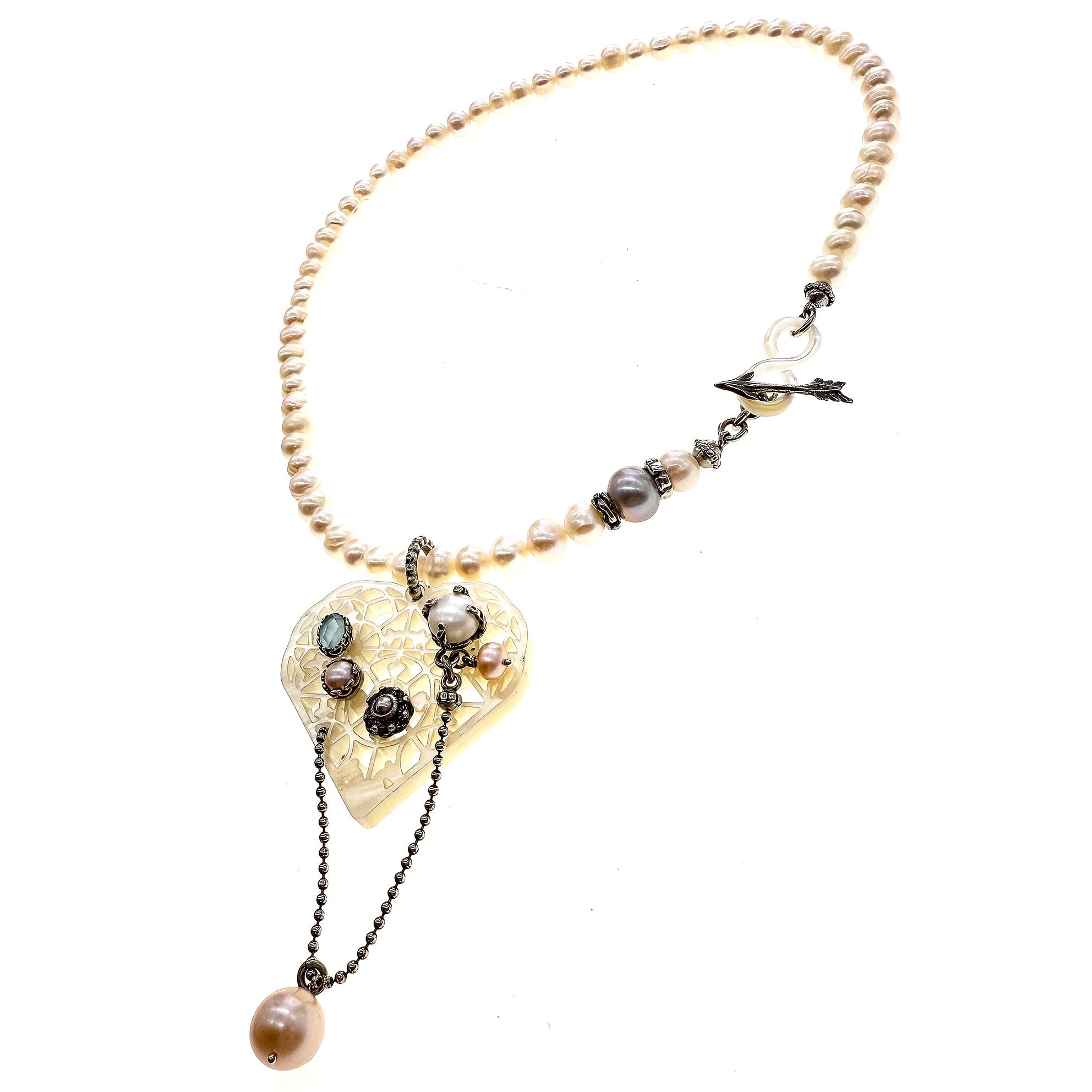 NK 25h04A white Whispering Heart necklace
