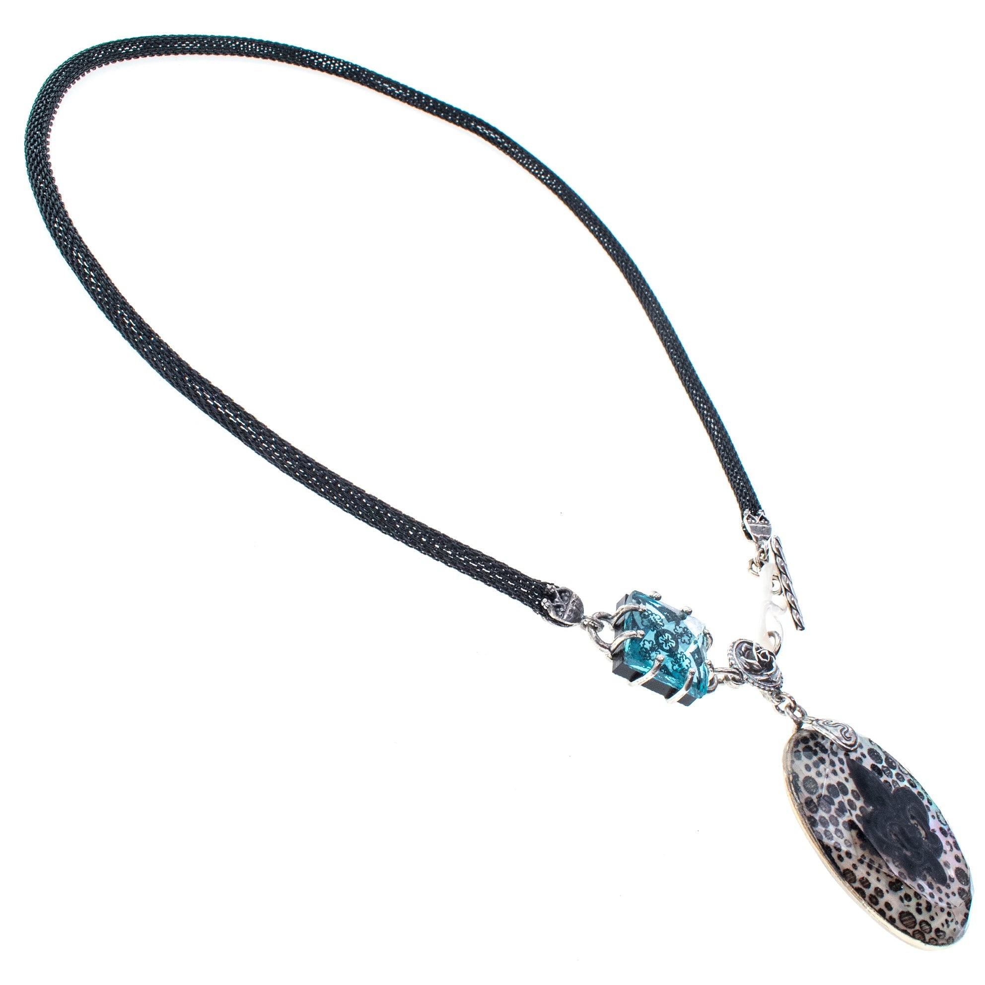 NK 26a03 Fleur-de-Lis Resin Black Mesh Necklace