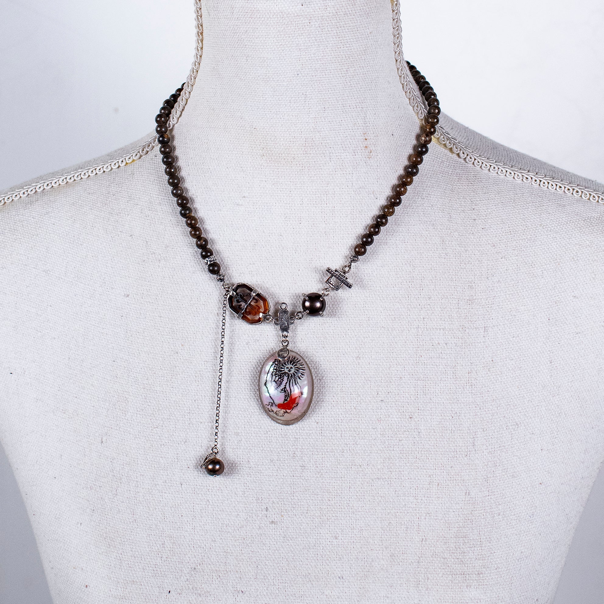 NK 26a04 Bronzite & Coral Resin Necklace