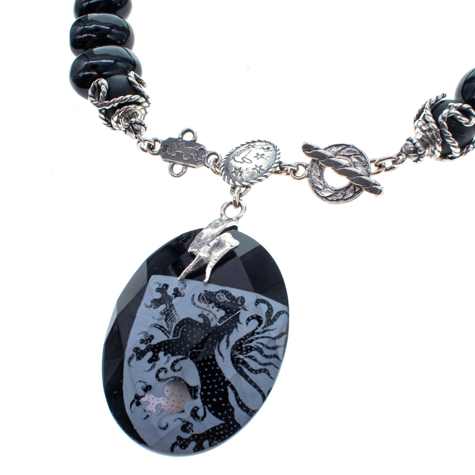 NK 26a06 Black Shell Pearl & Lion Pendant Necklace