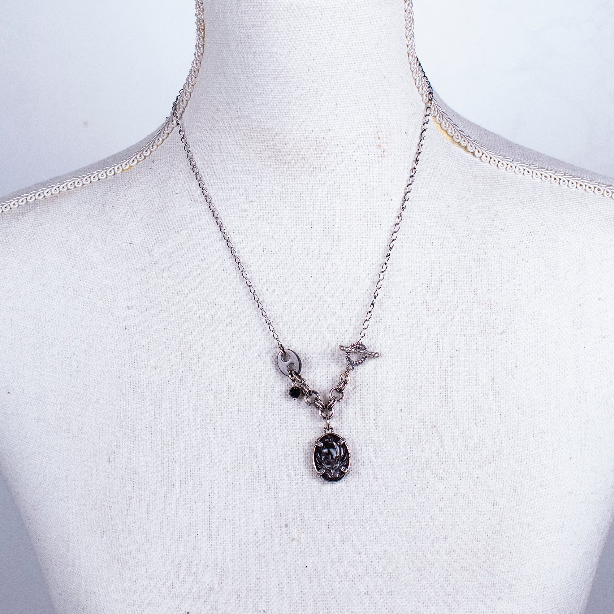NK 26a17 Black Mother of Pearl "Fox" Cameo Pendant Necklace