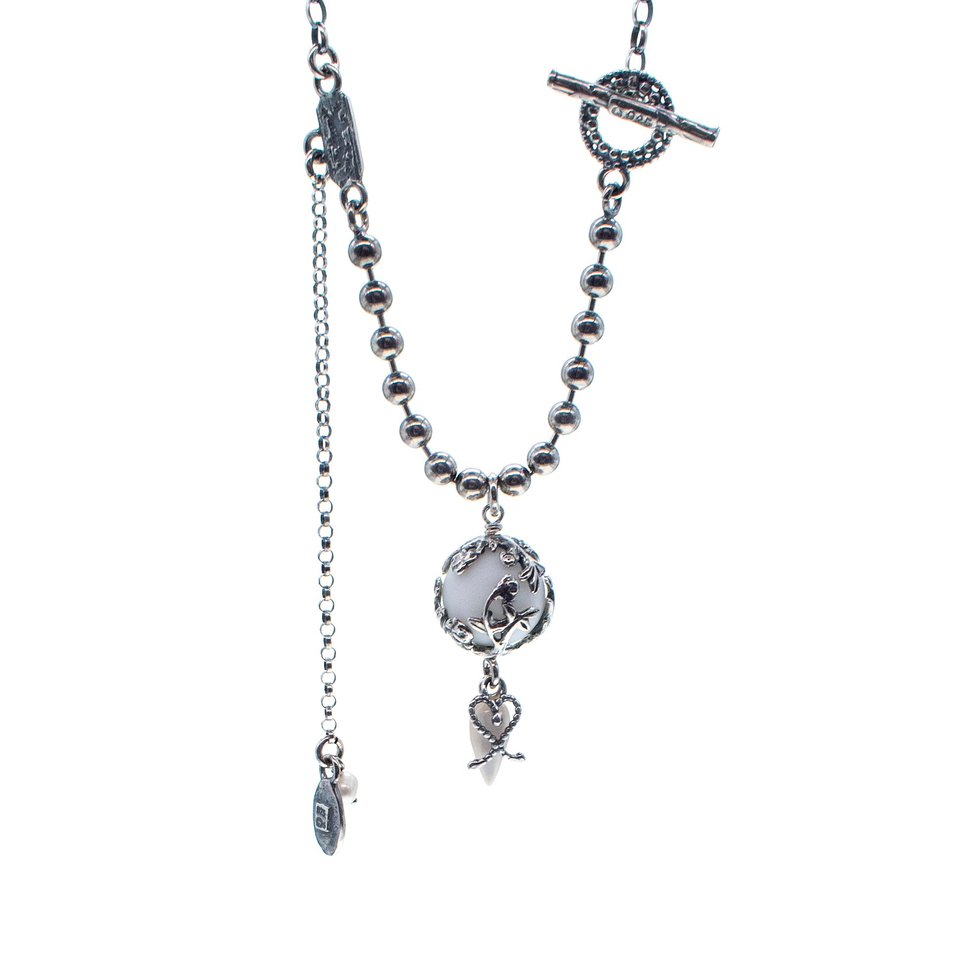 NK 26a22 White Porcelain Pendant Necklace