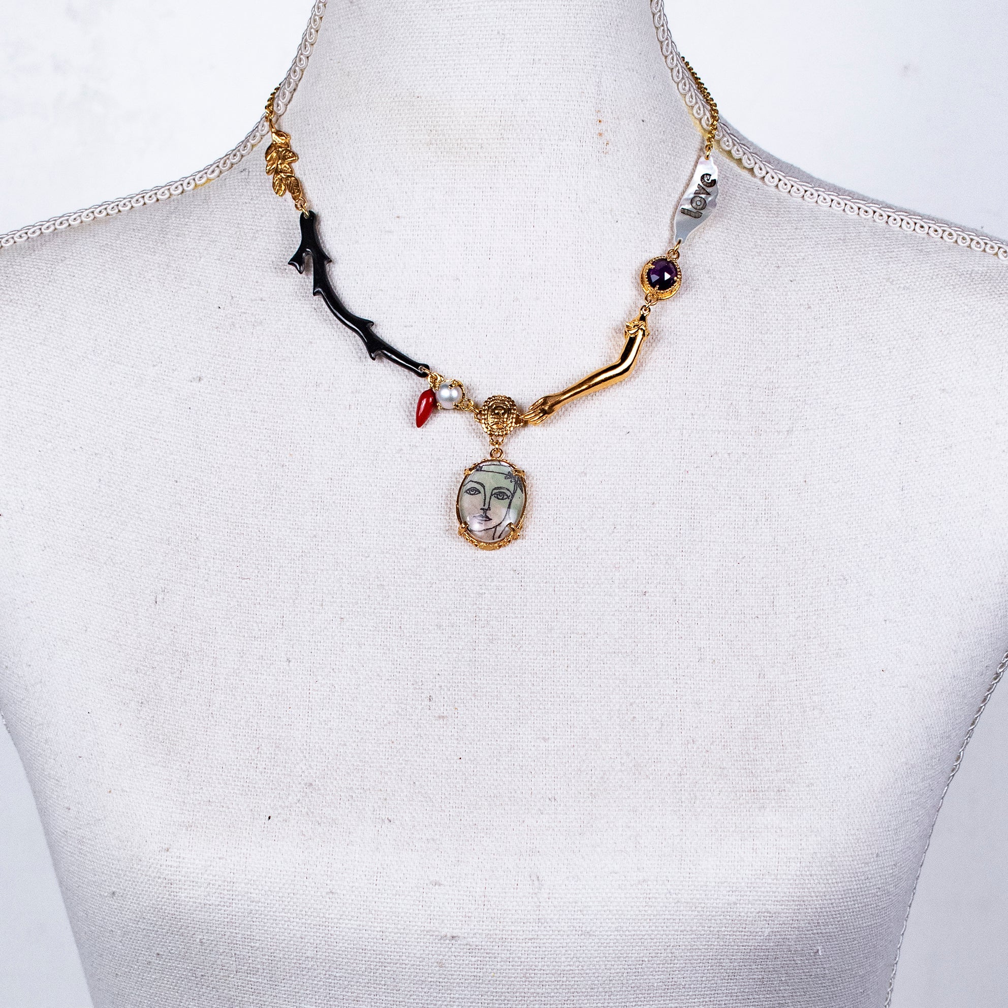 NK 26g01 Portrait of Love Necklace