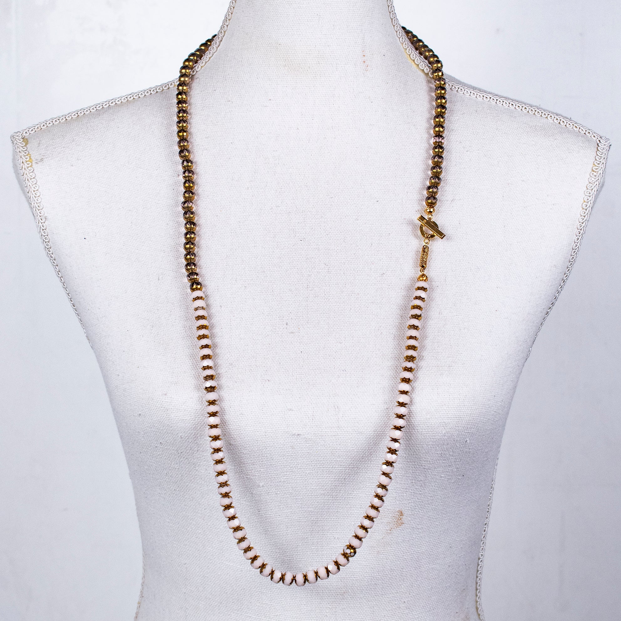 NK 26g05 white and gold Vintage Glass Bead Necklace