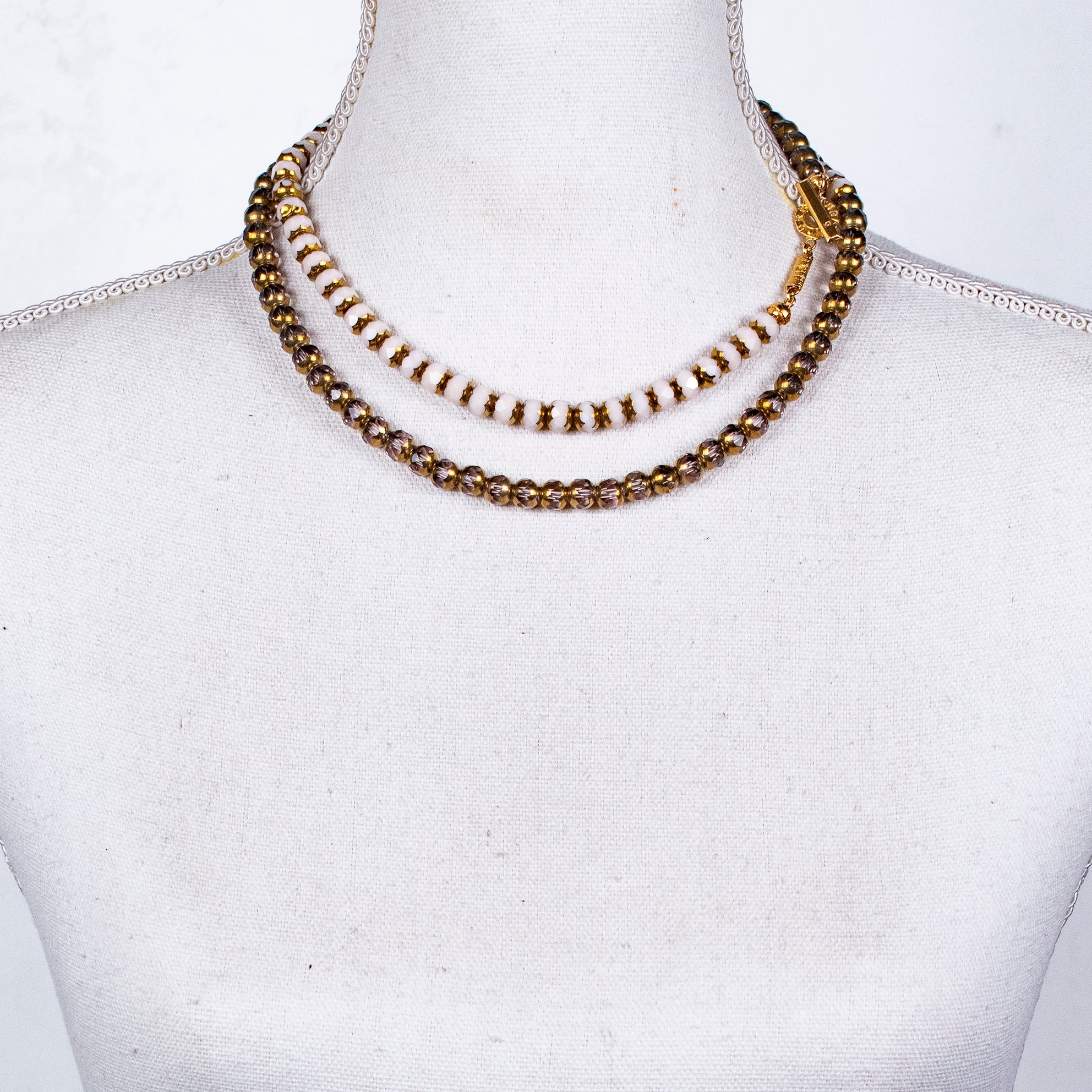 NK 26g05 white and gold Vintage Glass Bead Necklace