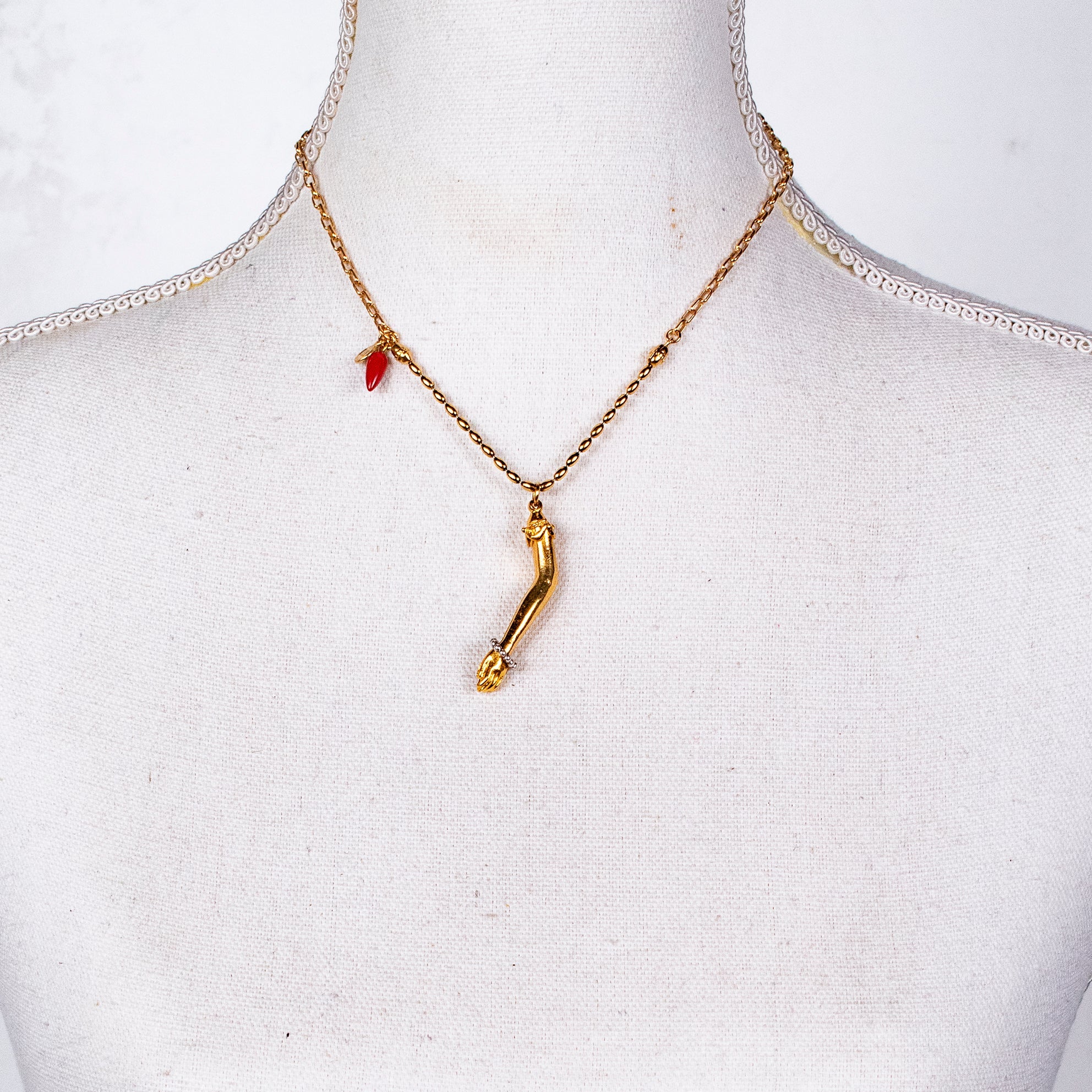 NK 26g14 Golden arm necklace