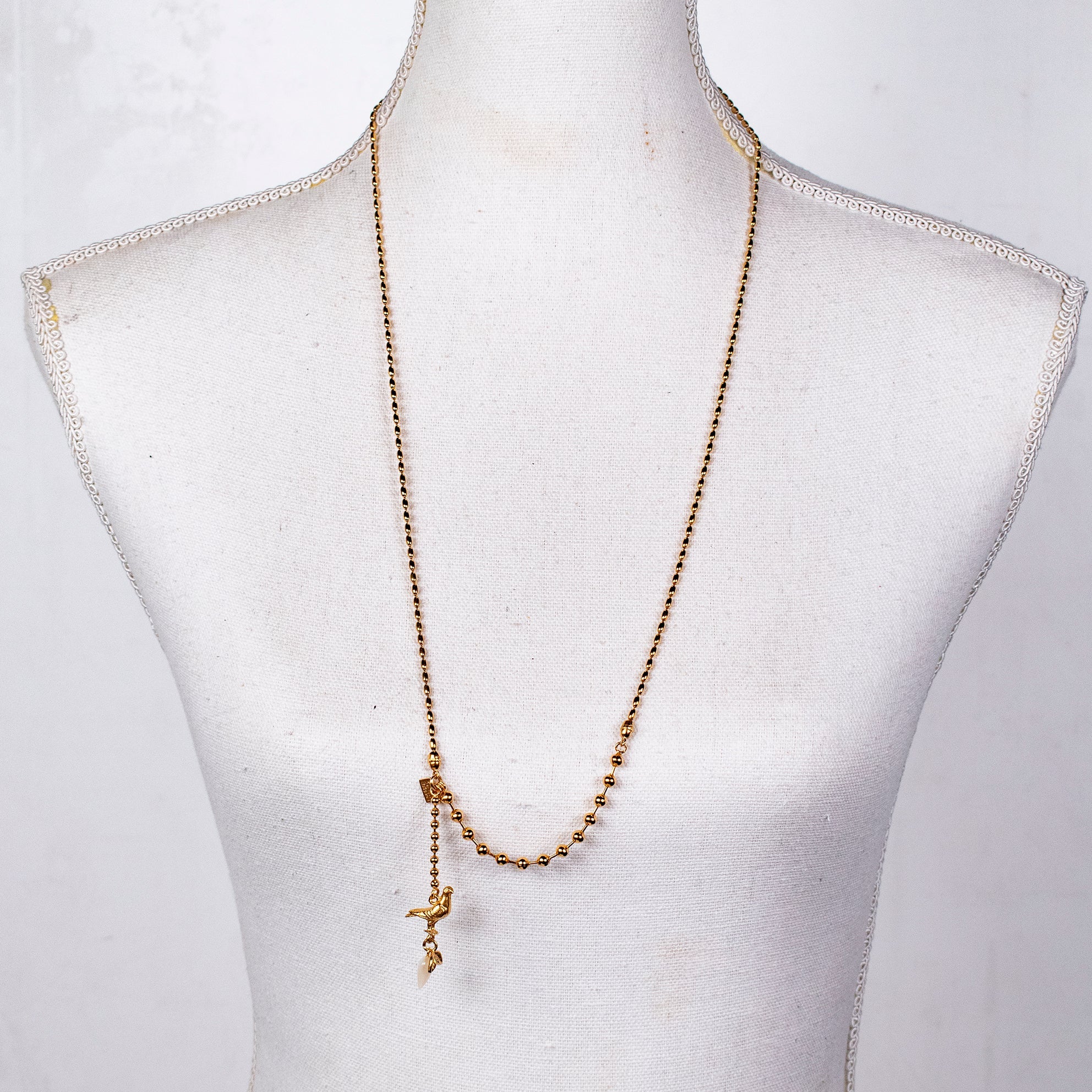 NK 26g18-L Dove Necklace Long white drop