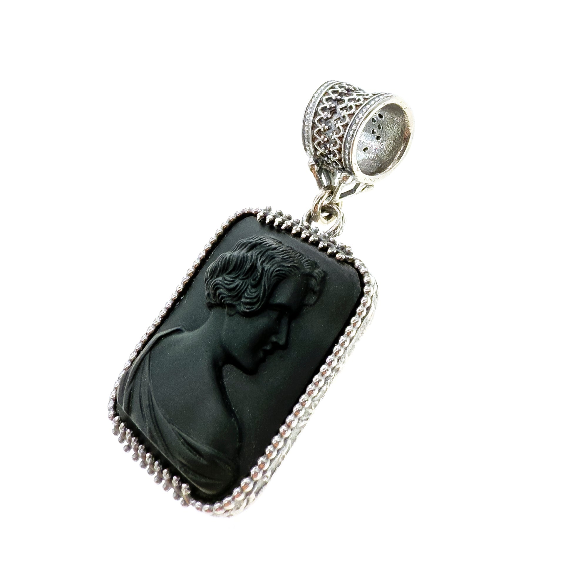 P 25e01B Black Vintage Glass Cameo Pendant