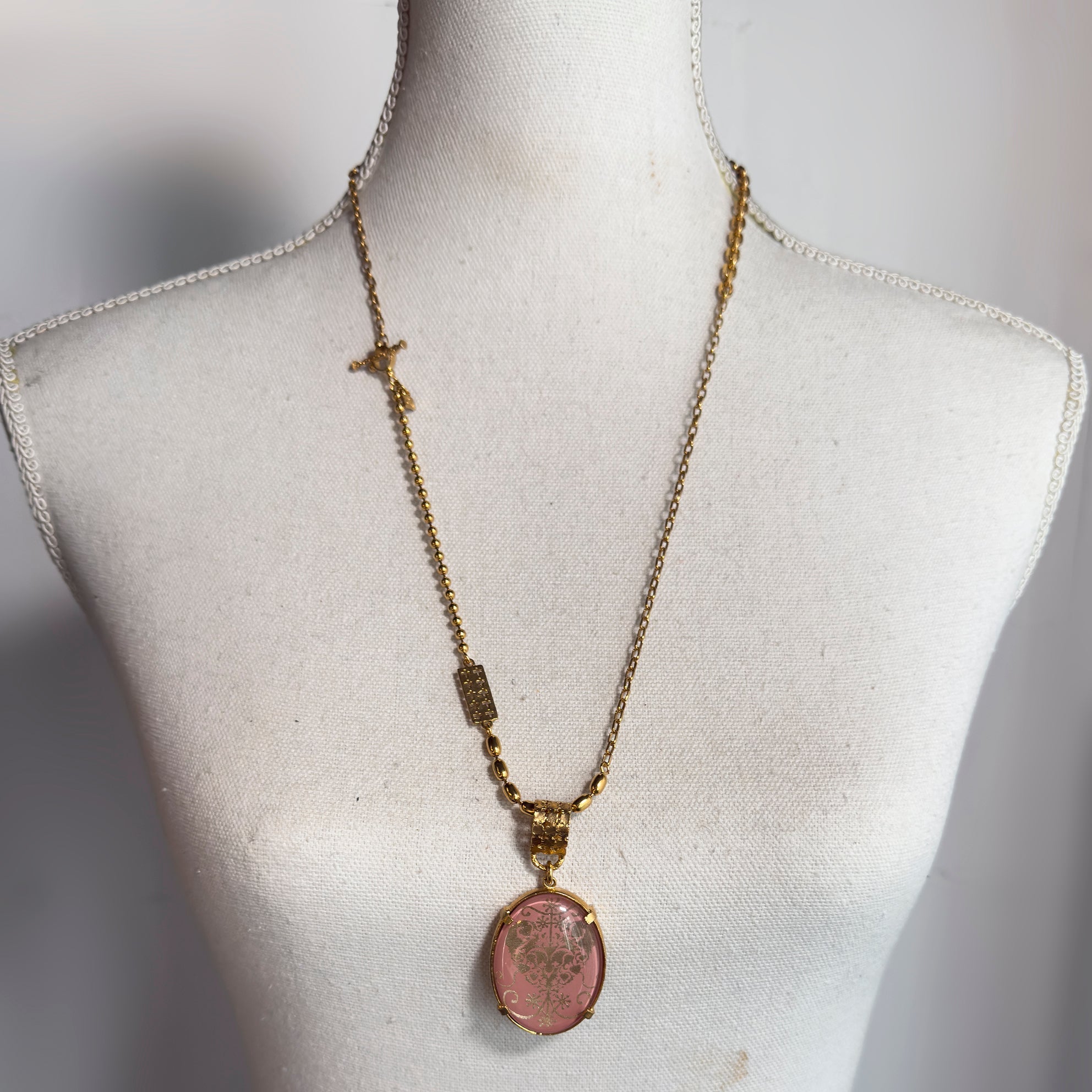 P 25g11C pink Intaglio Pendant