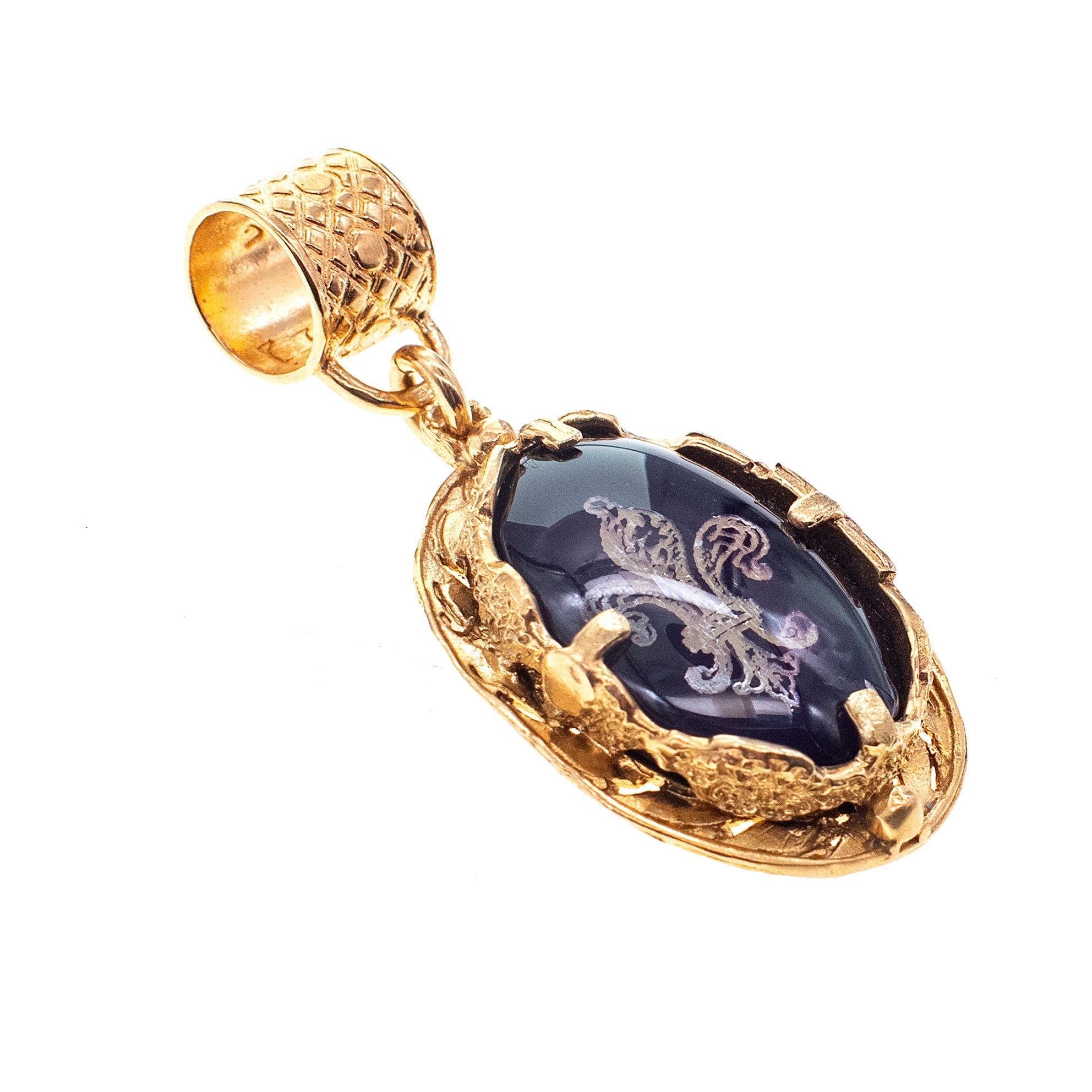 P 26g04 Fleur-de-lis pendant
