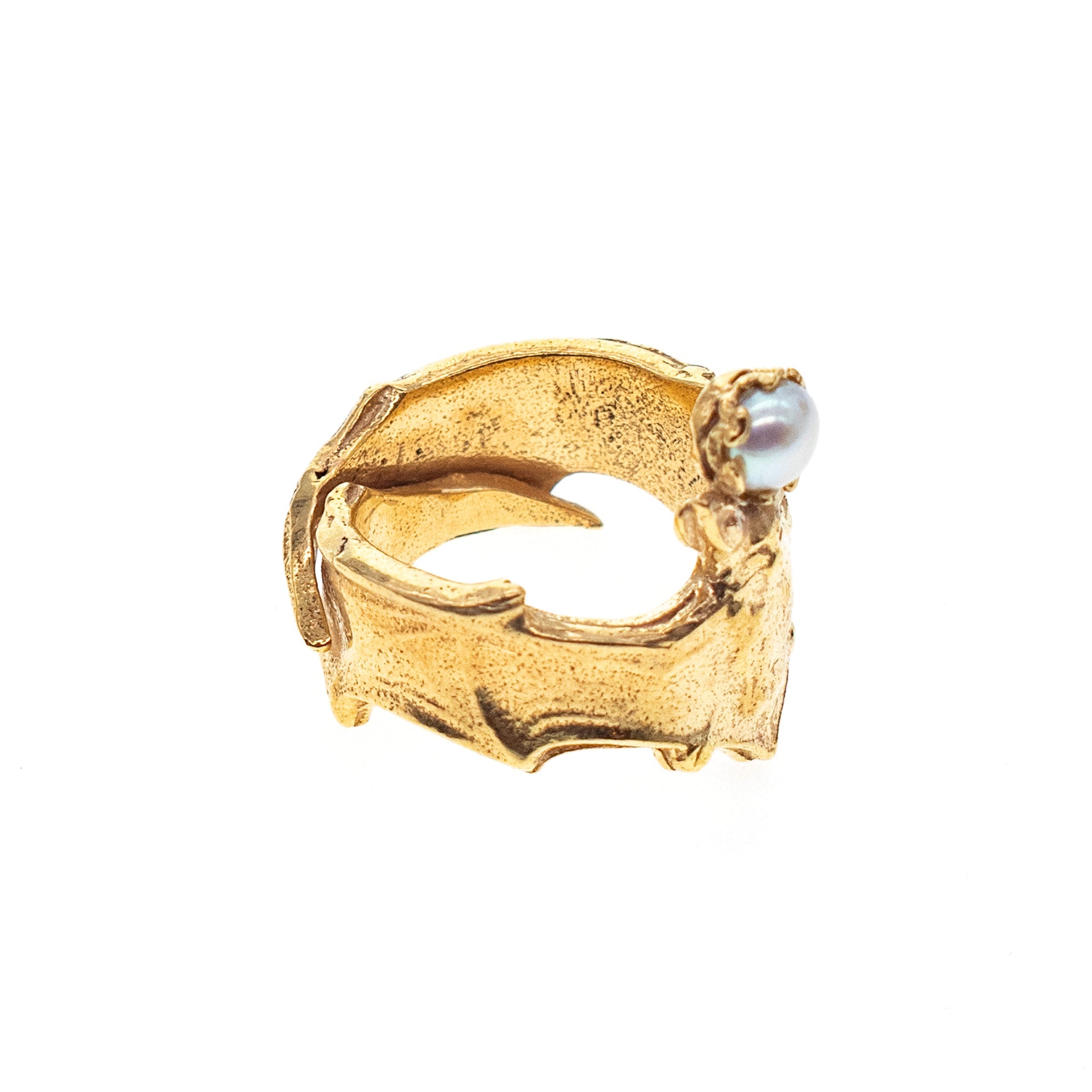 R 24g30 Bat Ring white pearl