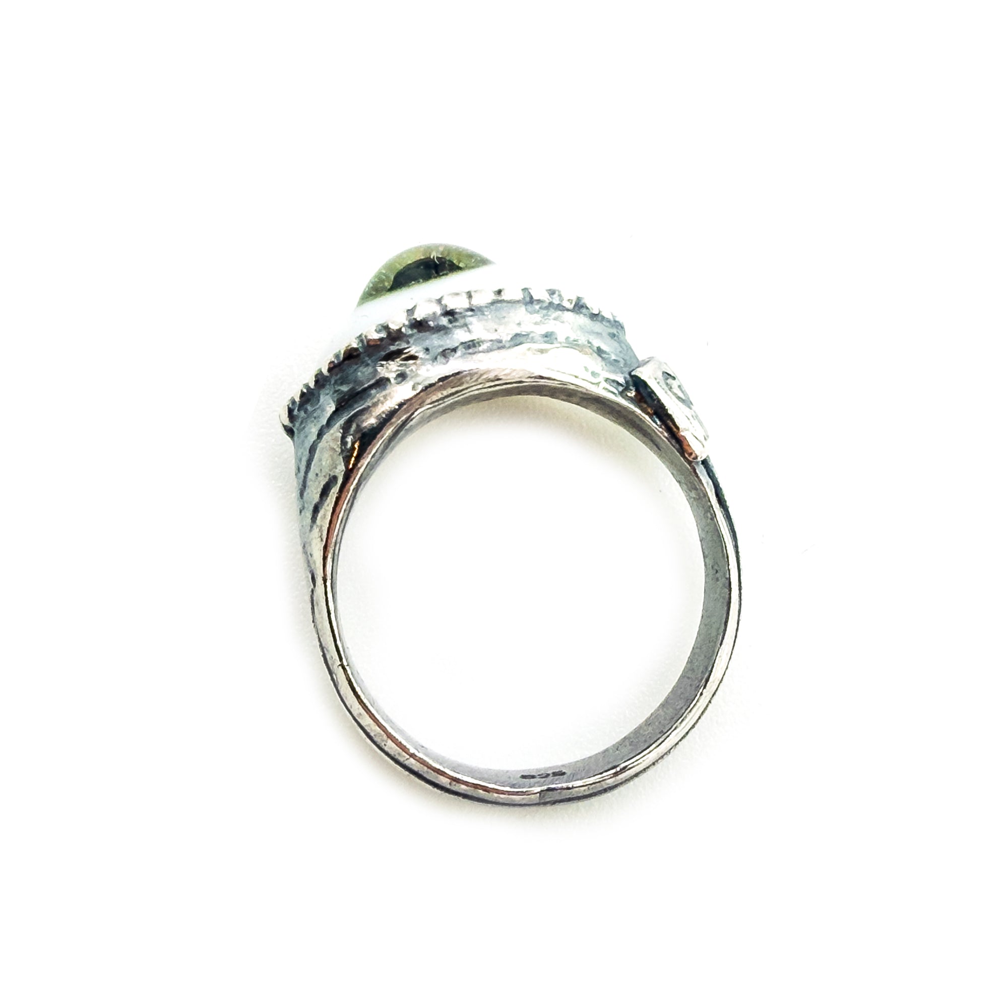 R25a07D small green Eye Love You ring