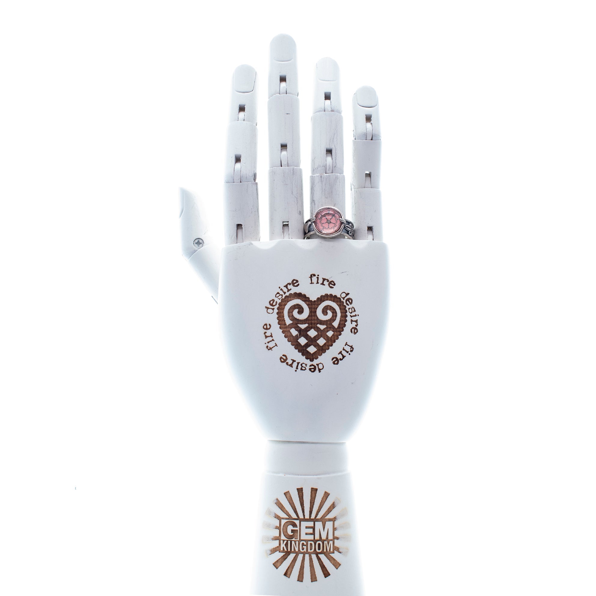R 25e15A Pink Intaglio Ring