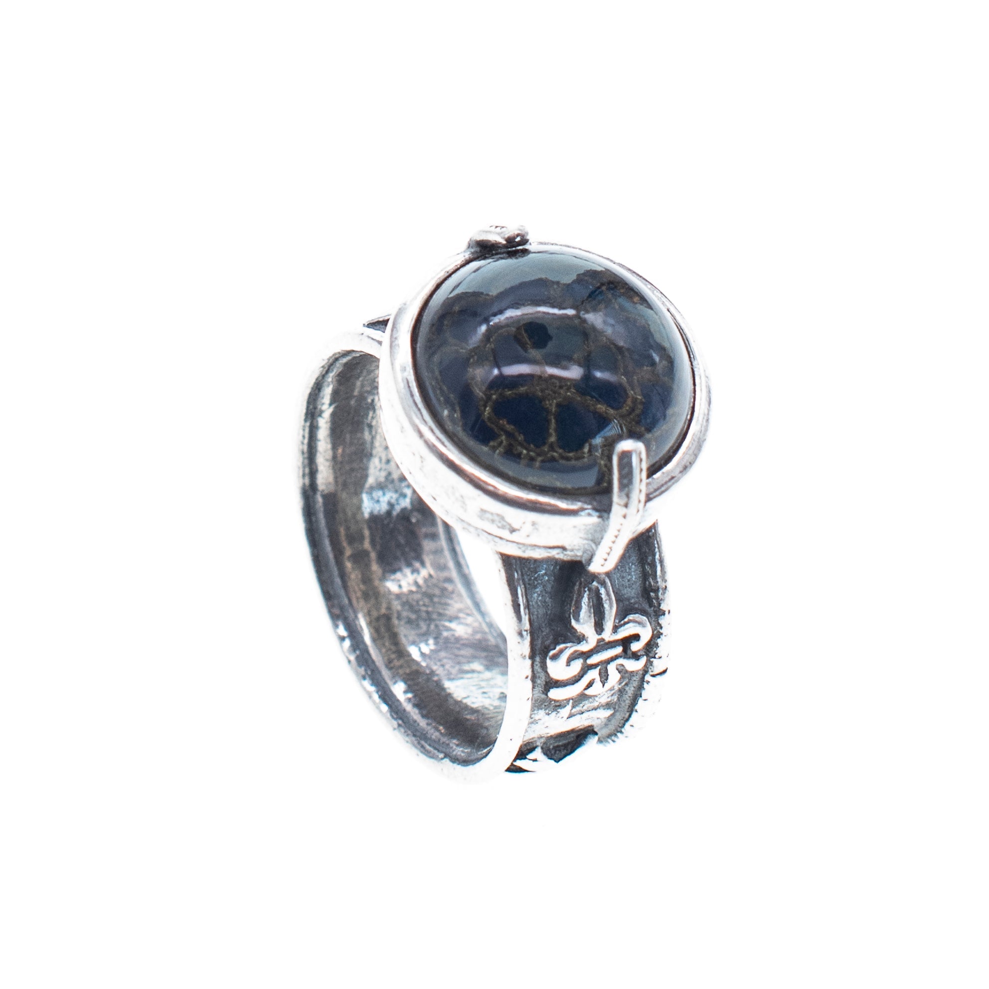 R 25e15C Dark Intaglio Ring