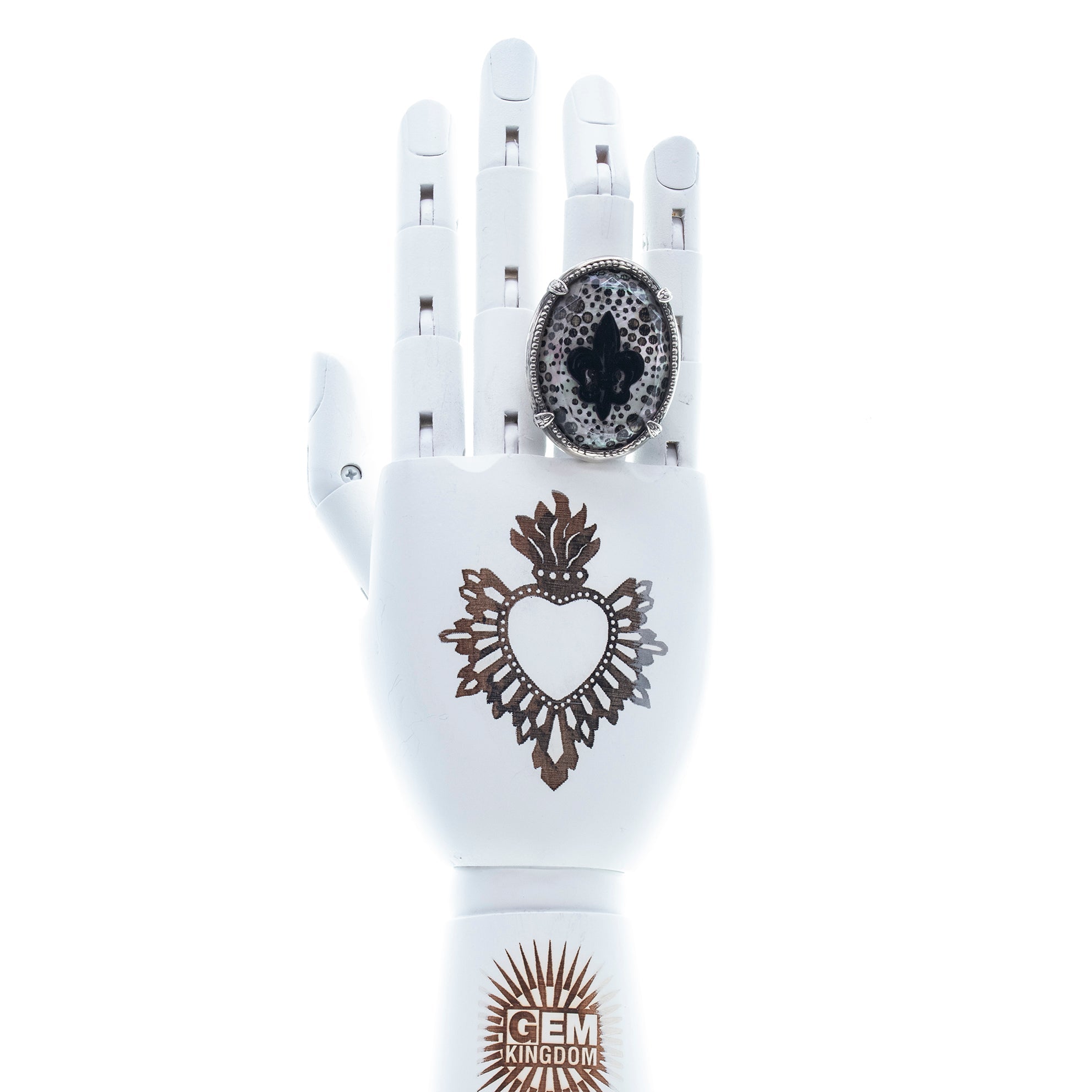 R 26a02 Fleur-de-lis Oval Statement Ring