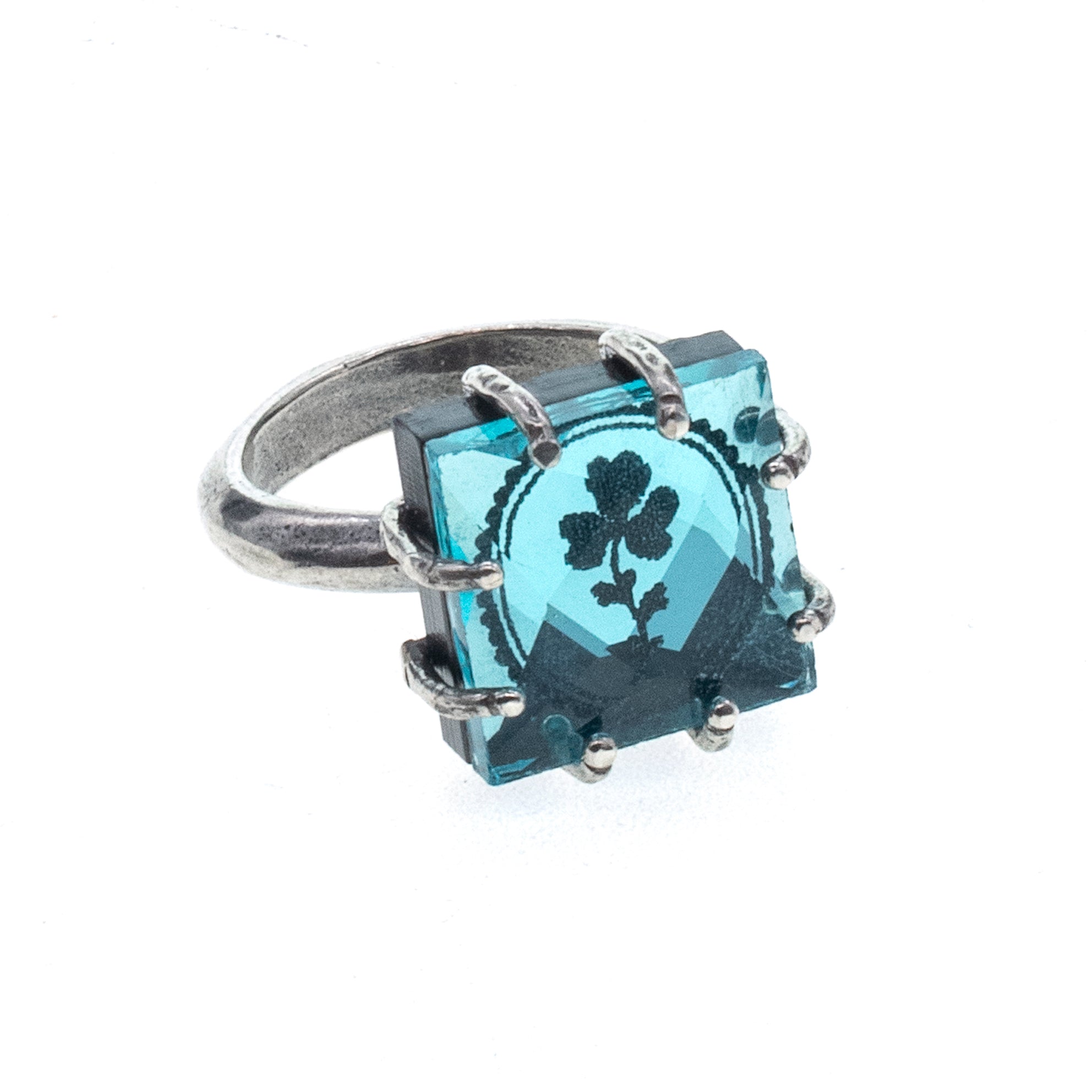 R 26a12B Blue Crystal Clover Ring