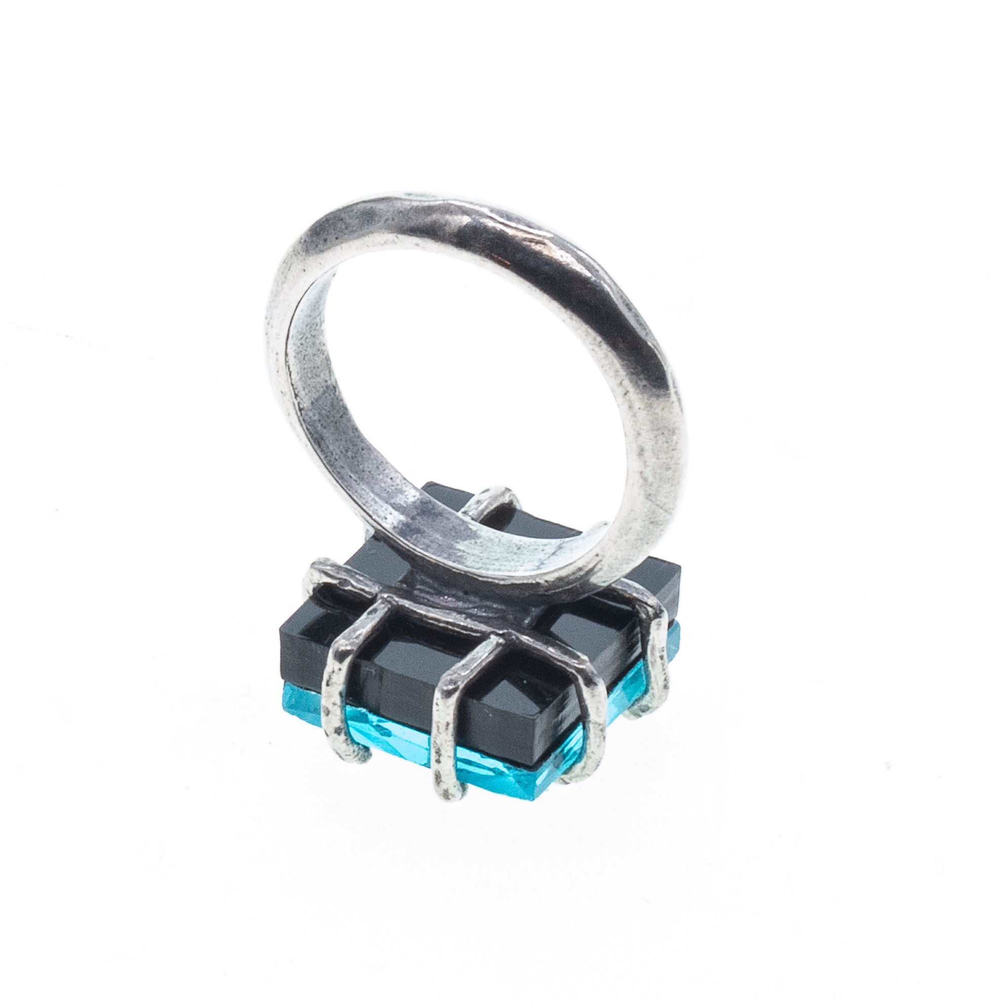 R 26a12B Blue Crystal Clover Ring