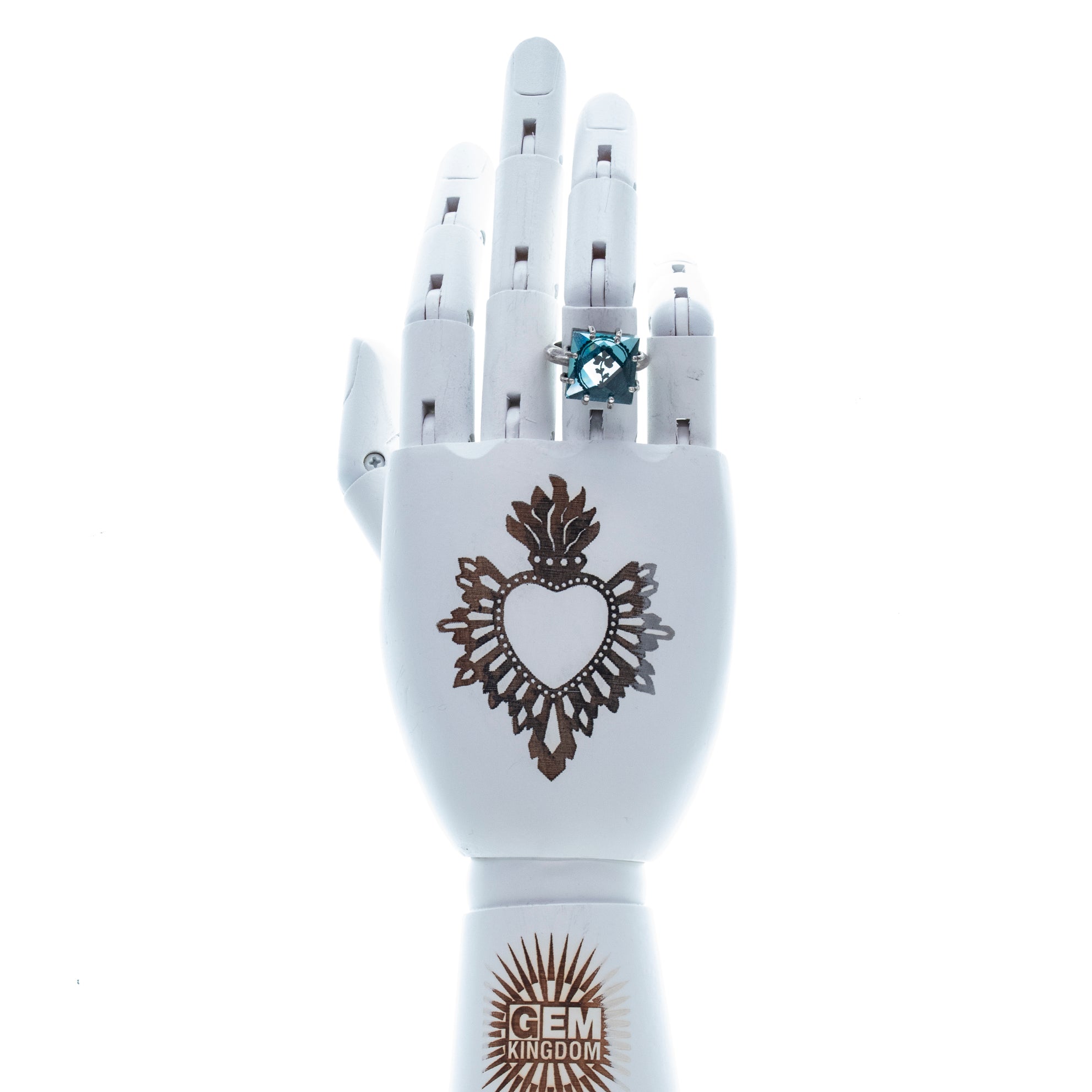 R 26a12B Blue Crystal Clover Ring