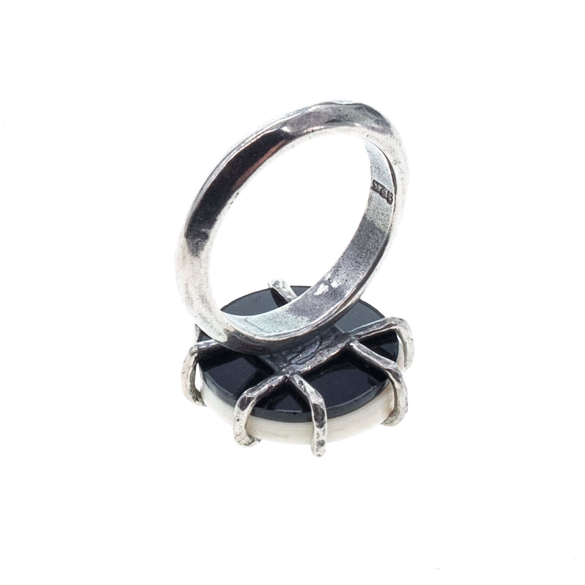 R 26a13 Labyrinth Bone Ring