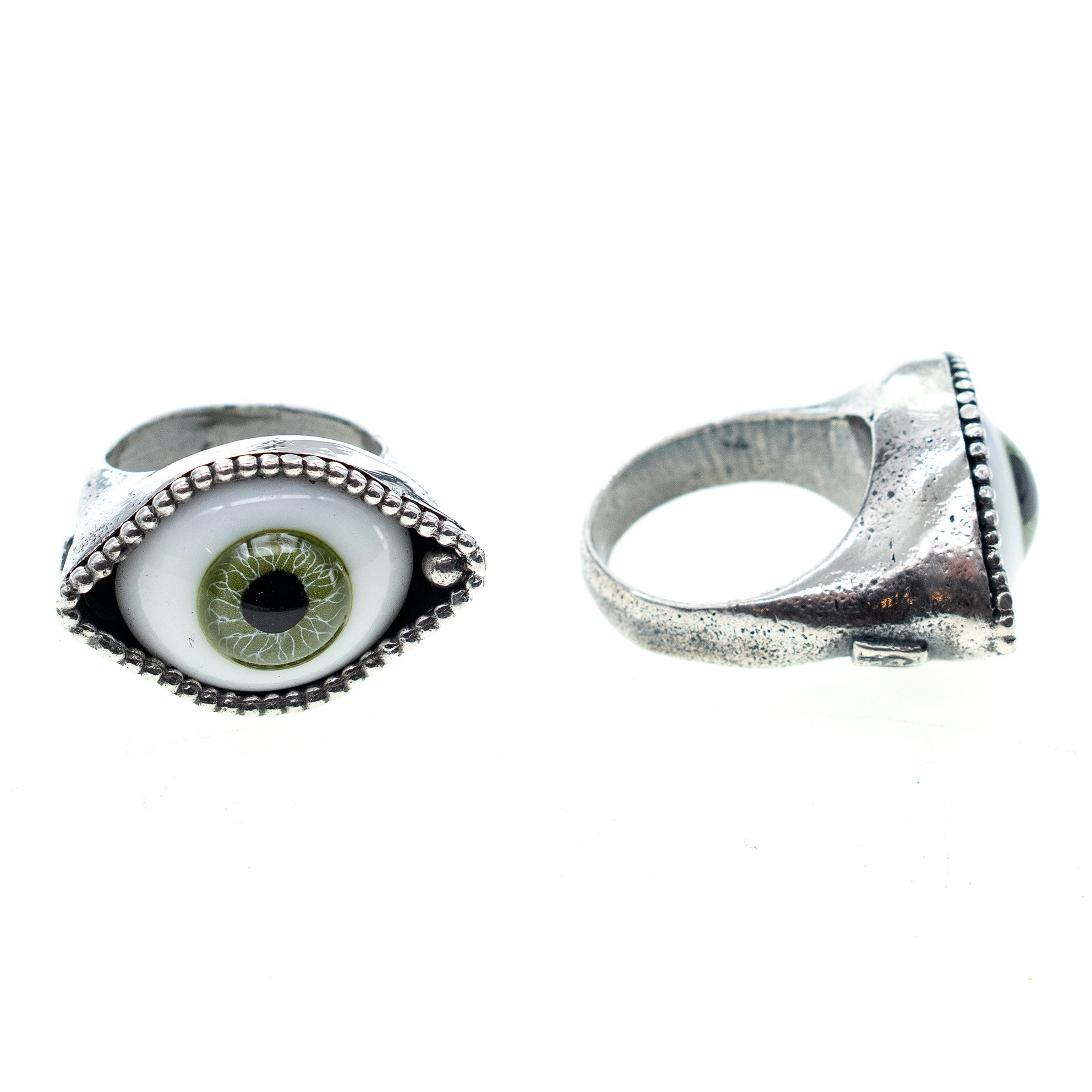 R25a04D medium green Eye Love You ring