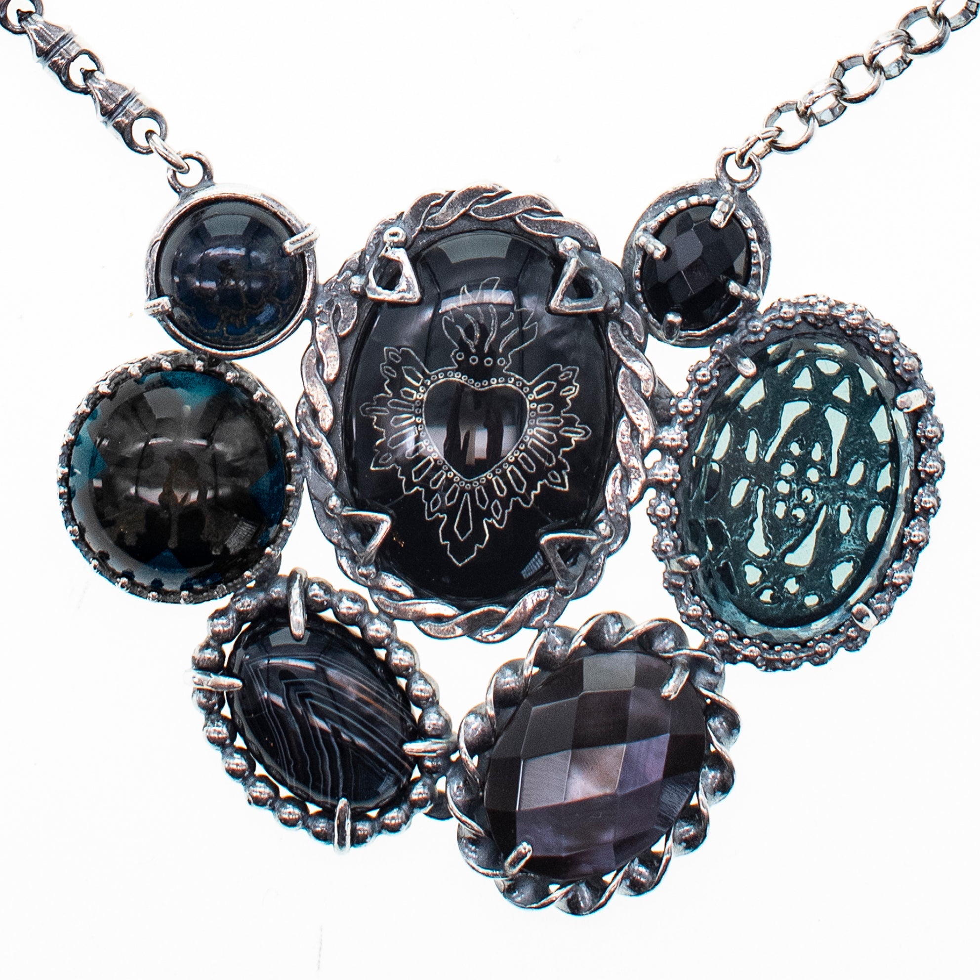 NK 25e03 dark Sacred Heart Cluster Necklace
