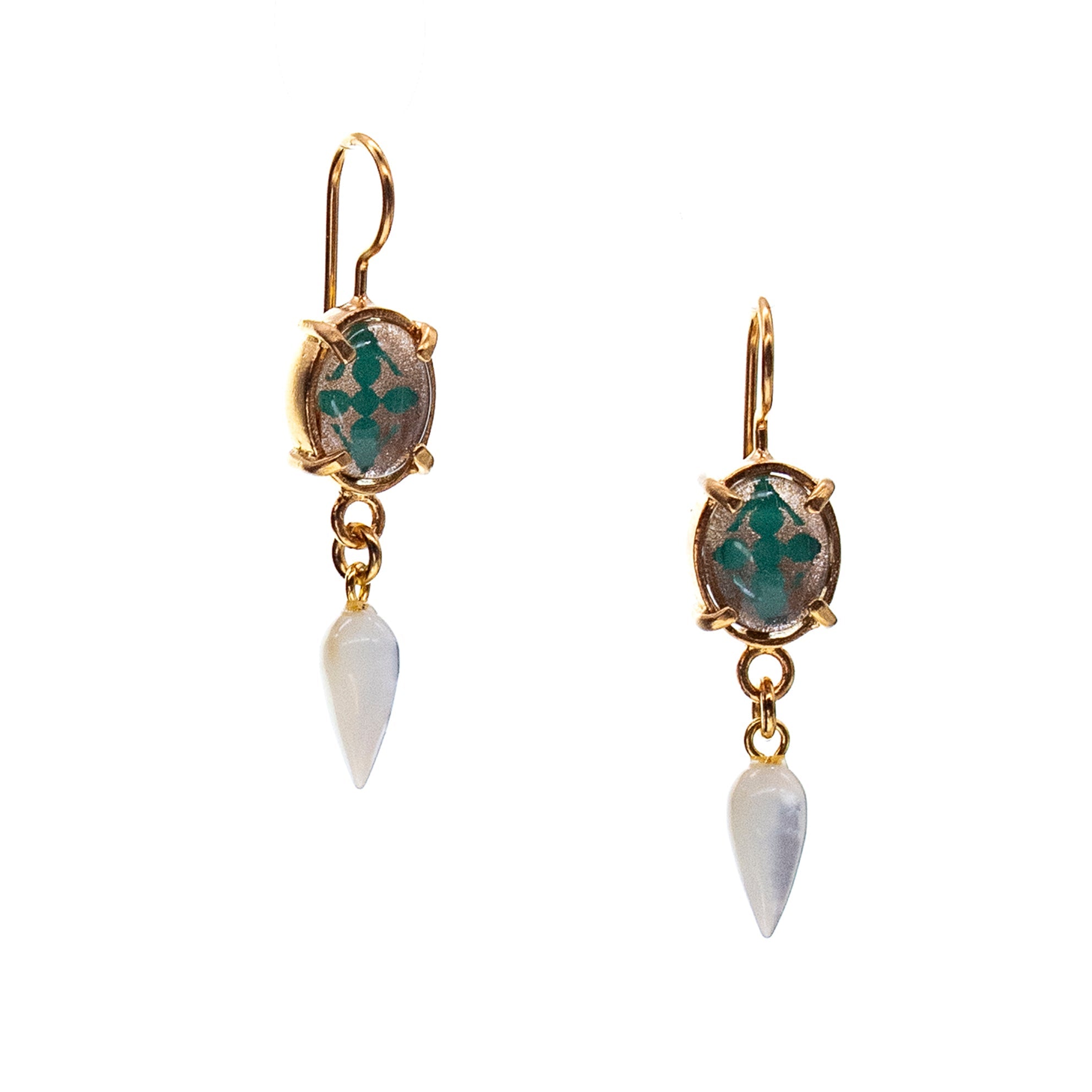 E 25g28D green Intaglio Glass Drop Earrings