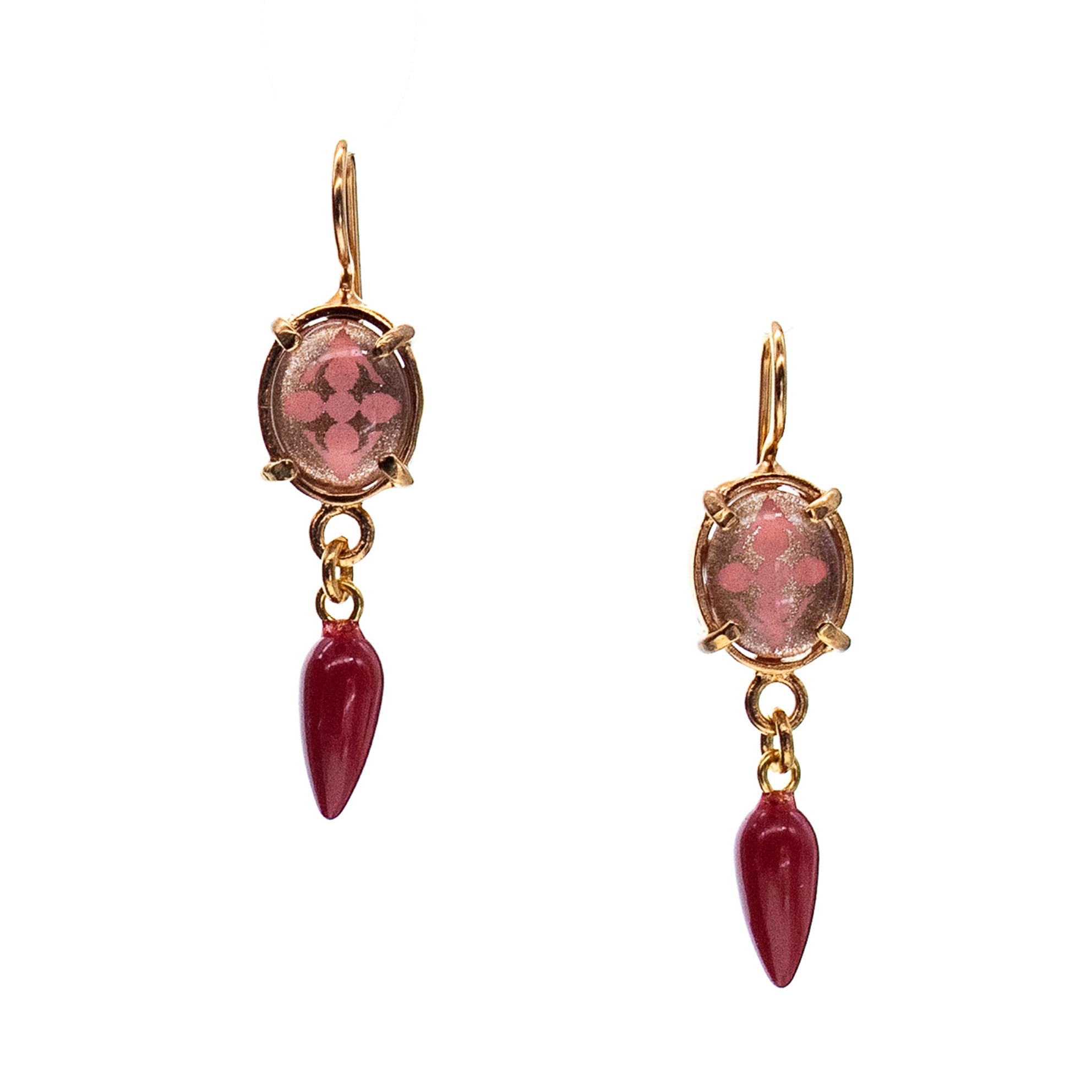 E 25g28C pink Intaglio Glass Drop Earrings