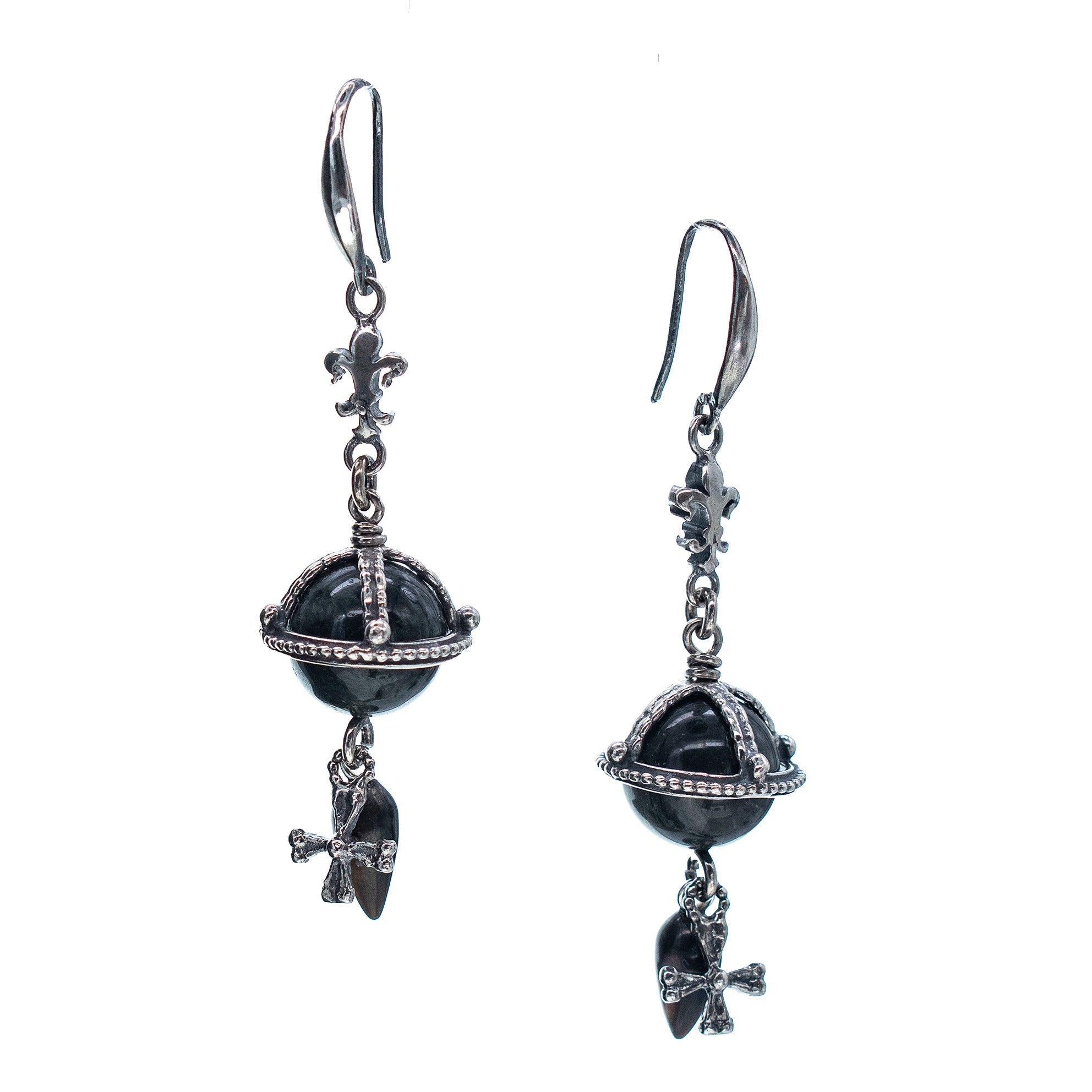 E 24d15 hawkeye earrings