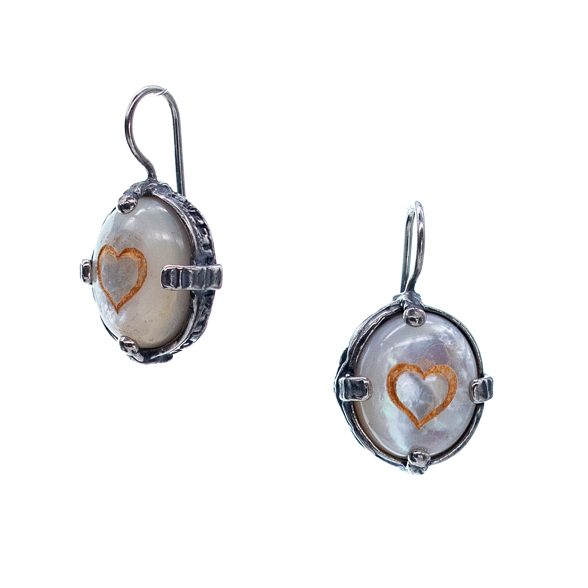 E 25h03A Mother of Pearl Heart earrings