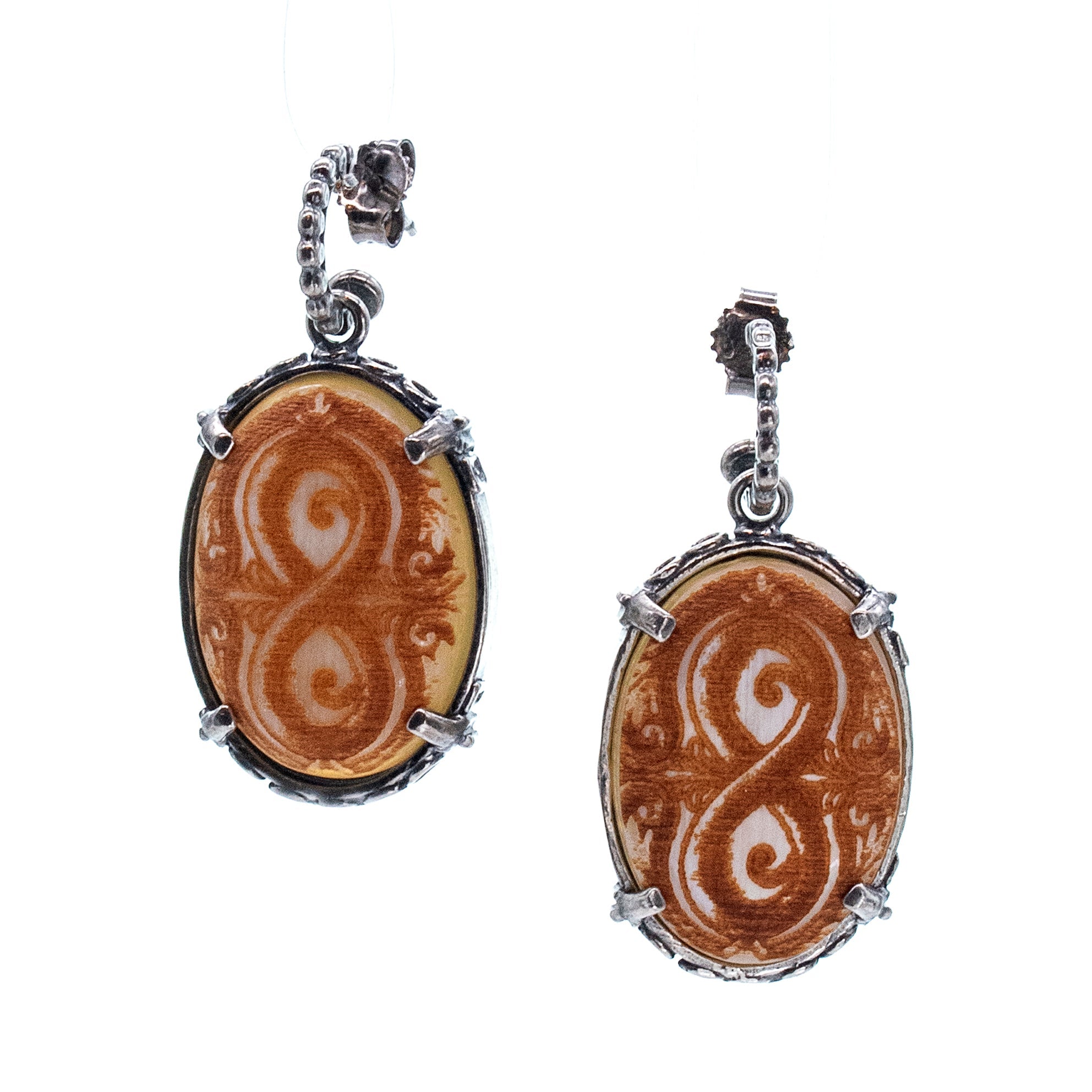 E 25h04A Beige horn Infinity earrings