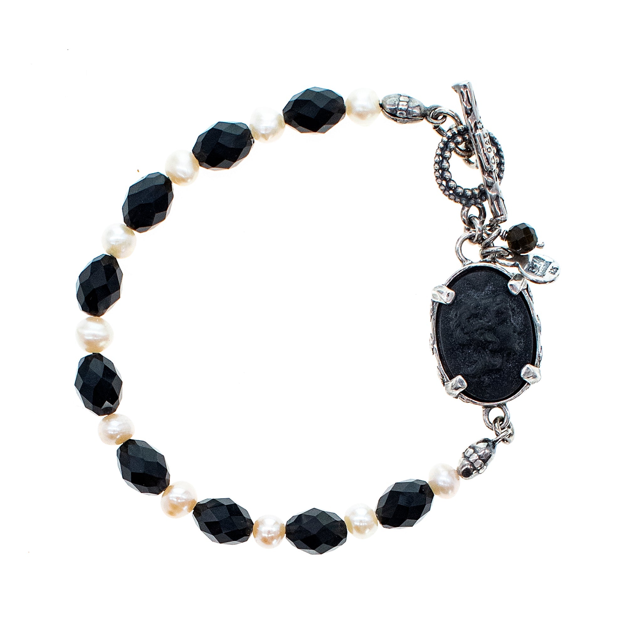 B 25b04 B black Cameo Beaded Bracelet