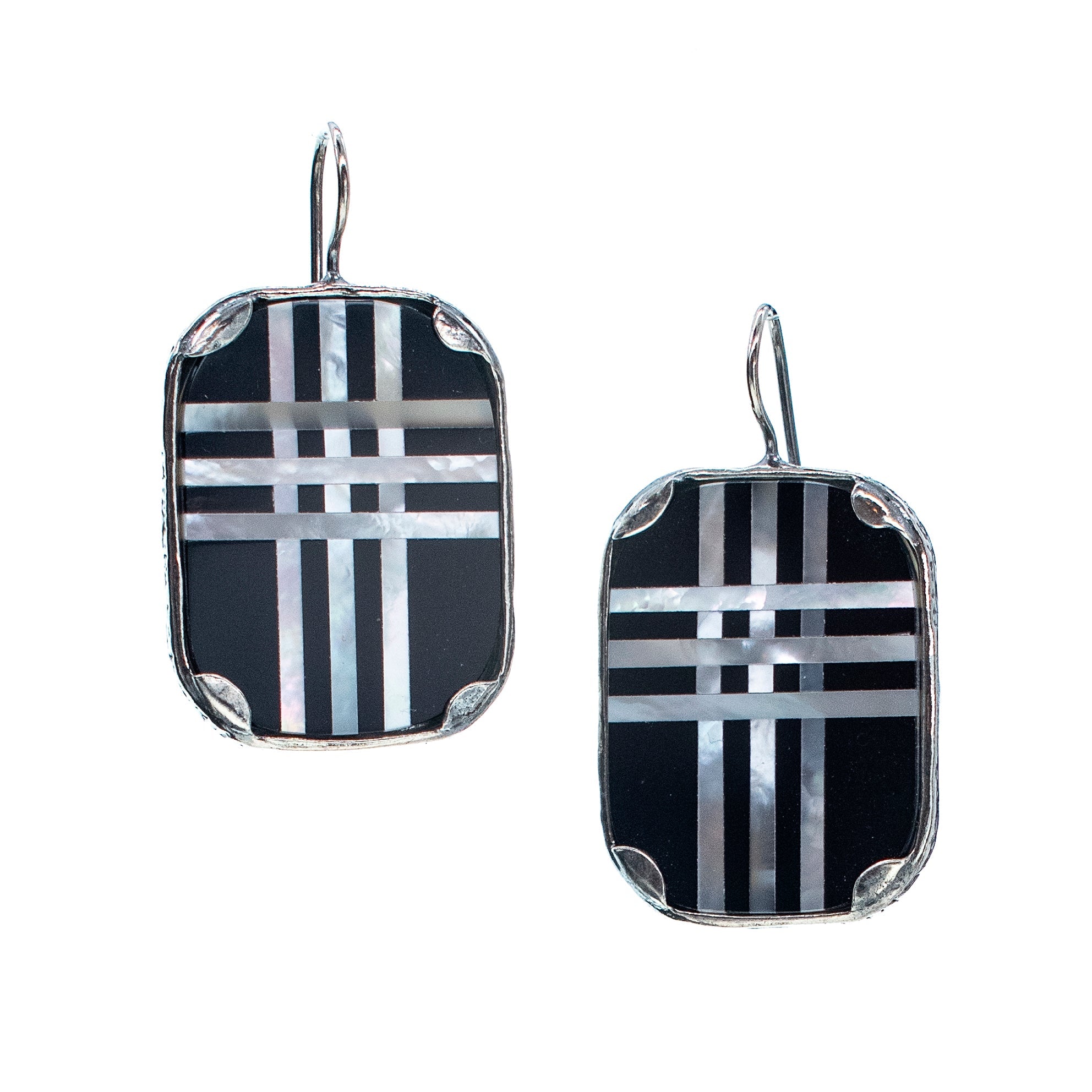 E 25b05 Black and White Plaid earrings