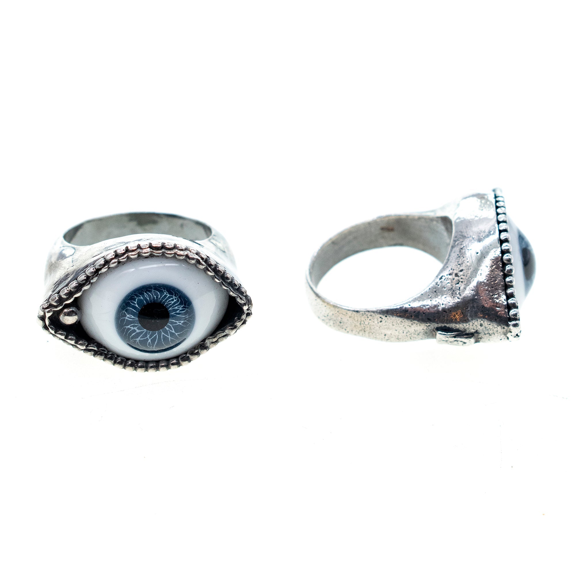 R25a04B medium Blue Eye Love You ring